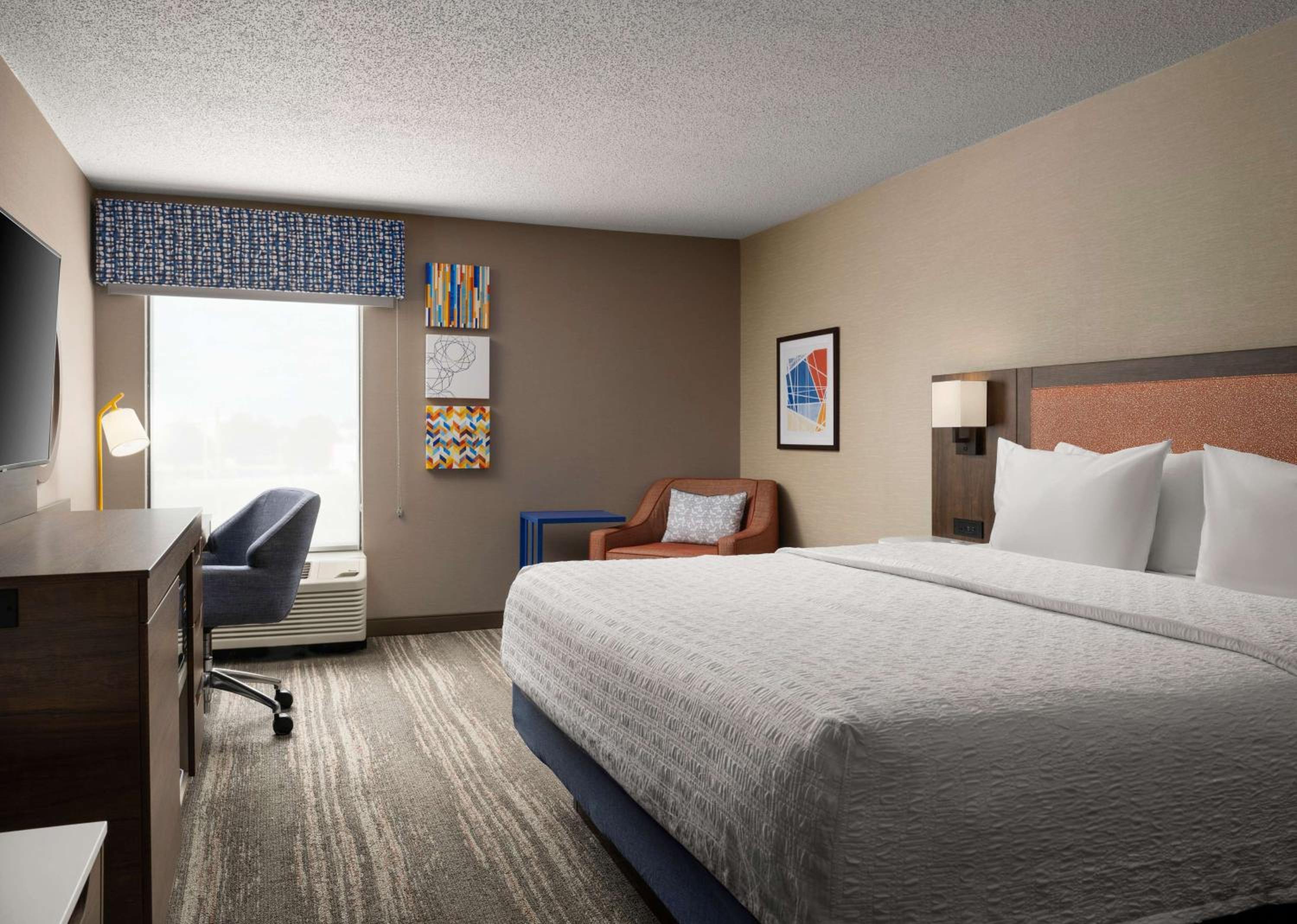 King Room - Non-Smoking - Photo 2
