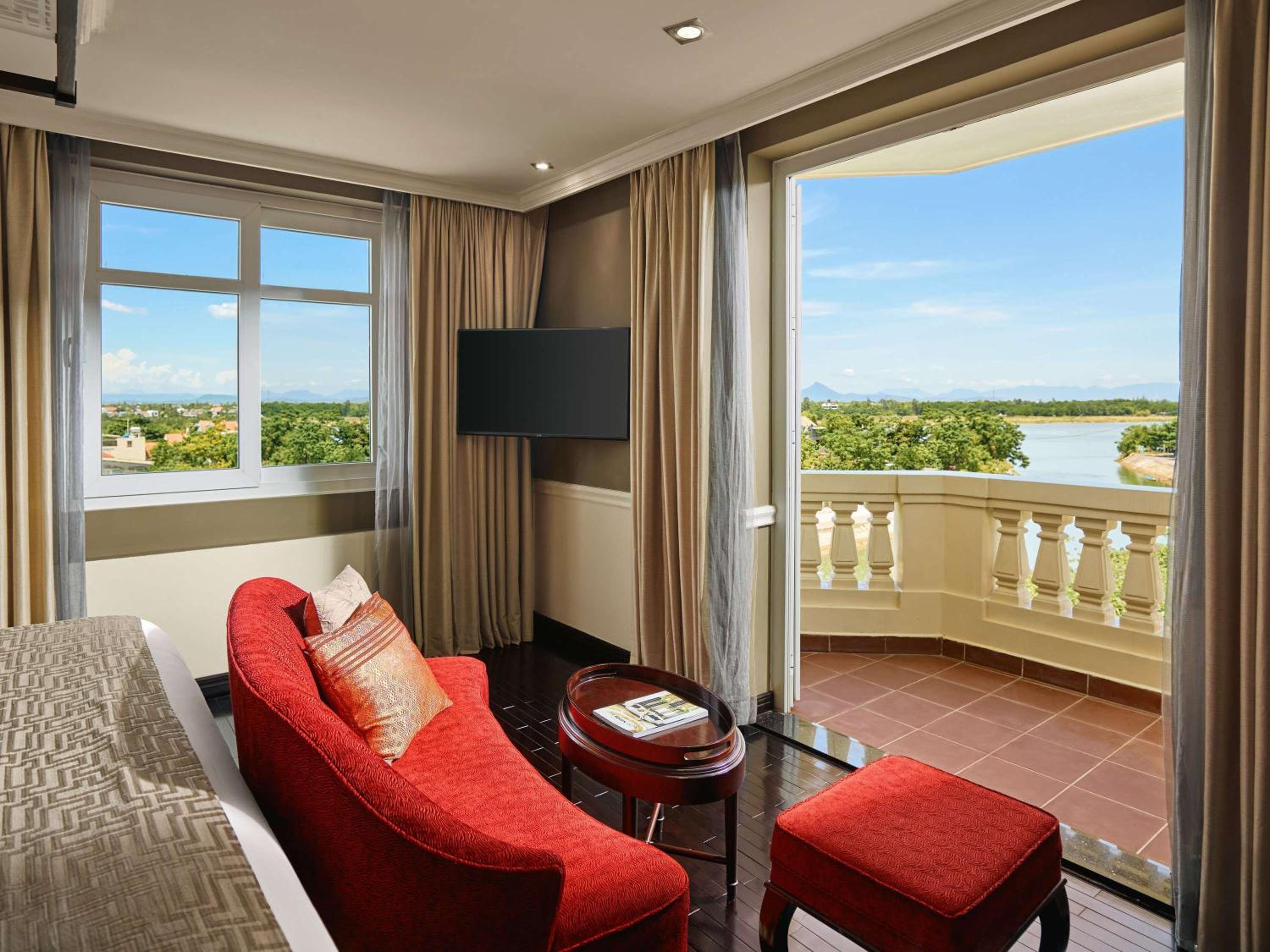 Royal Deluxe Room With King Bed photo 2