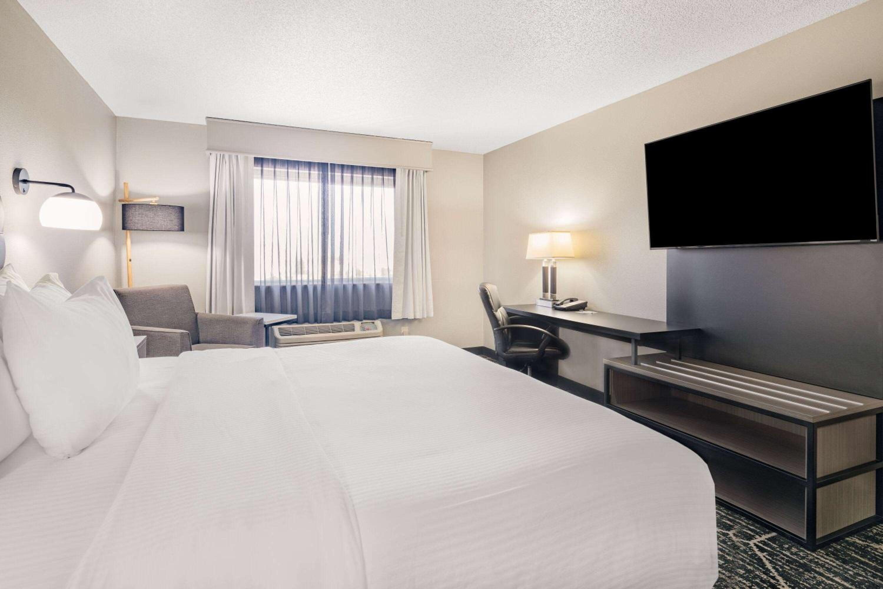 Deluxe King Room - Photo 1