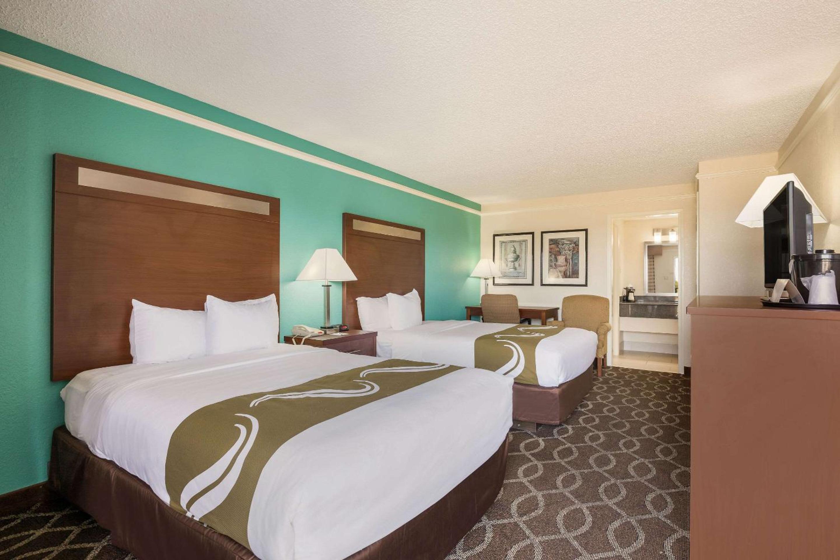 Double Room with Two Double Beds - Non-Smoking - Photo 1