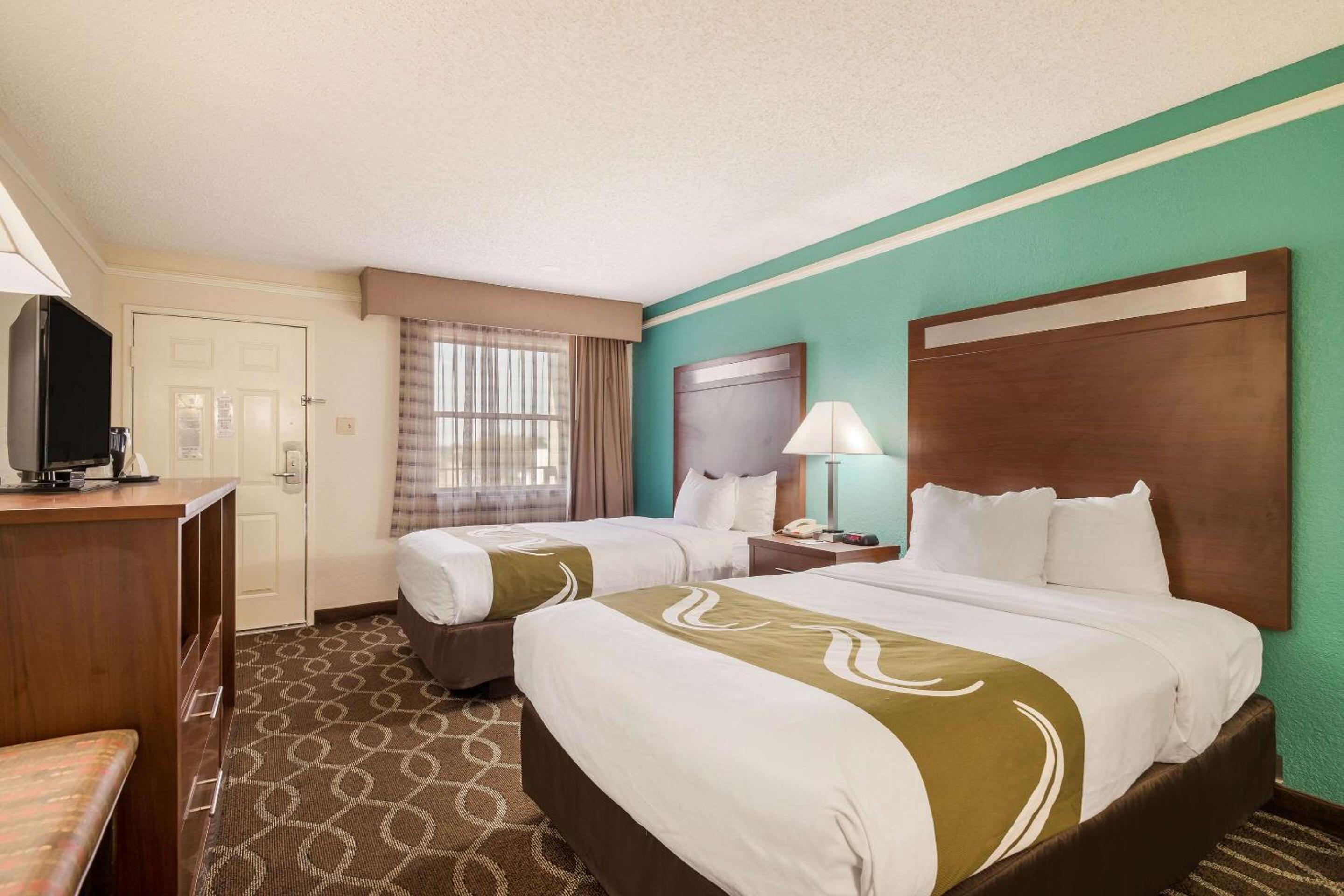 Double Room with Two Double Beds - Non-Smoking - Photo 4