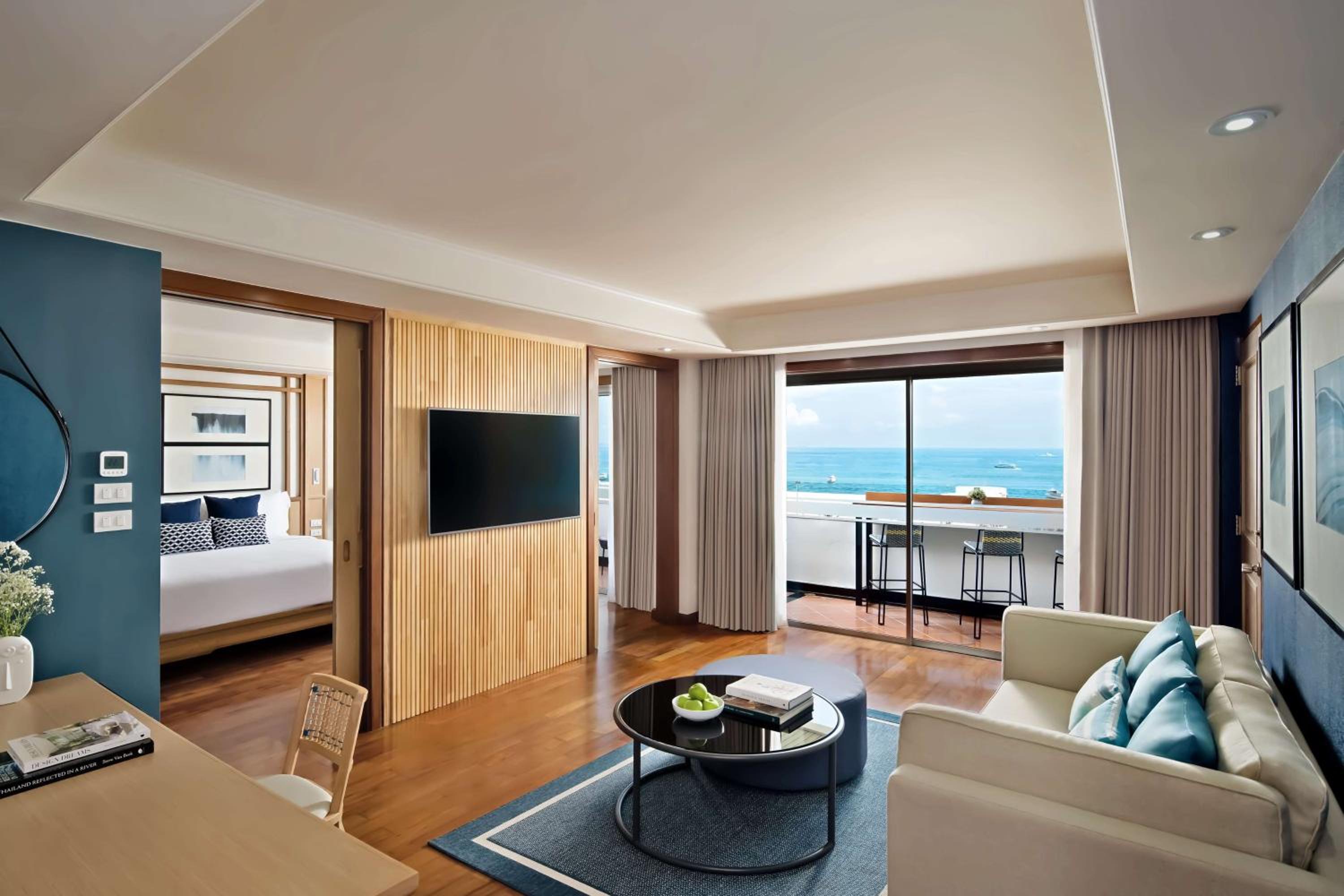 One Bedroom Sea View Suite - Photo 9