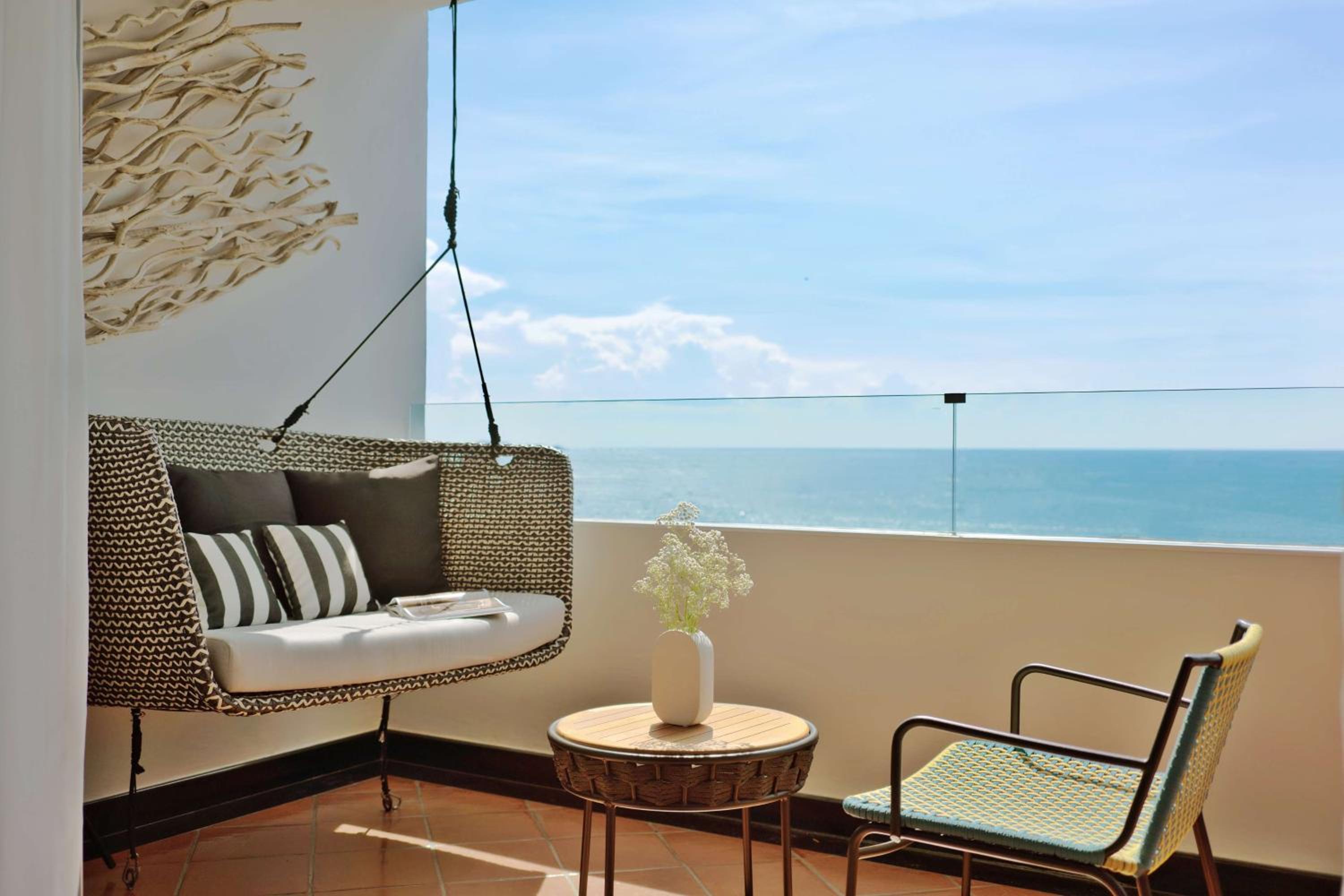 One Bedroom Sea View Suite thumbnail 5