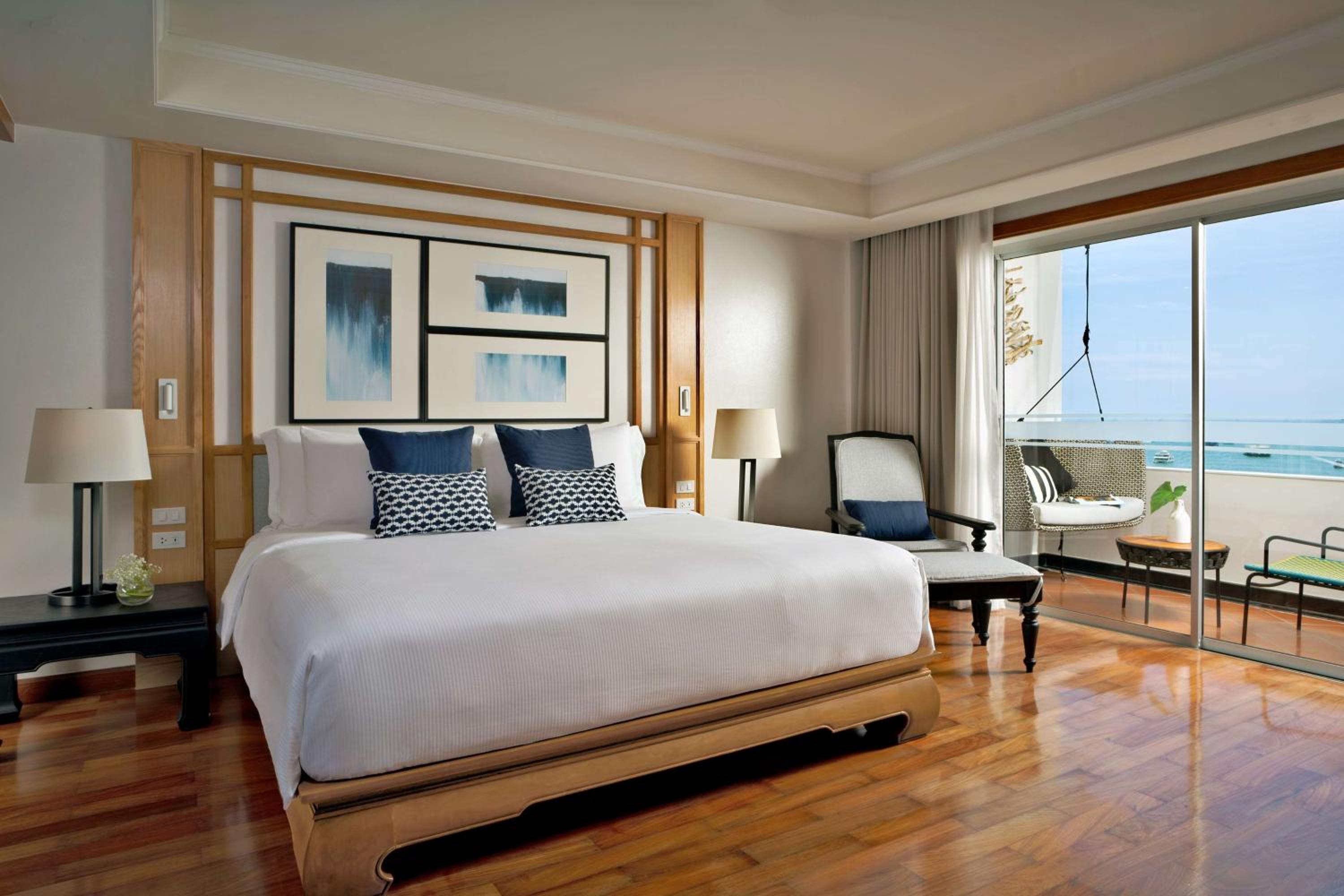 One Bedroom Sea View Suite - Photo 8