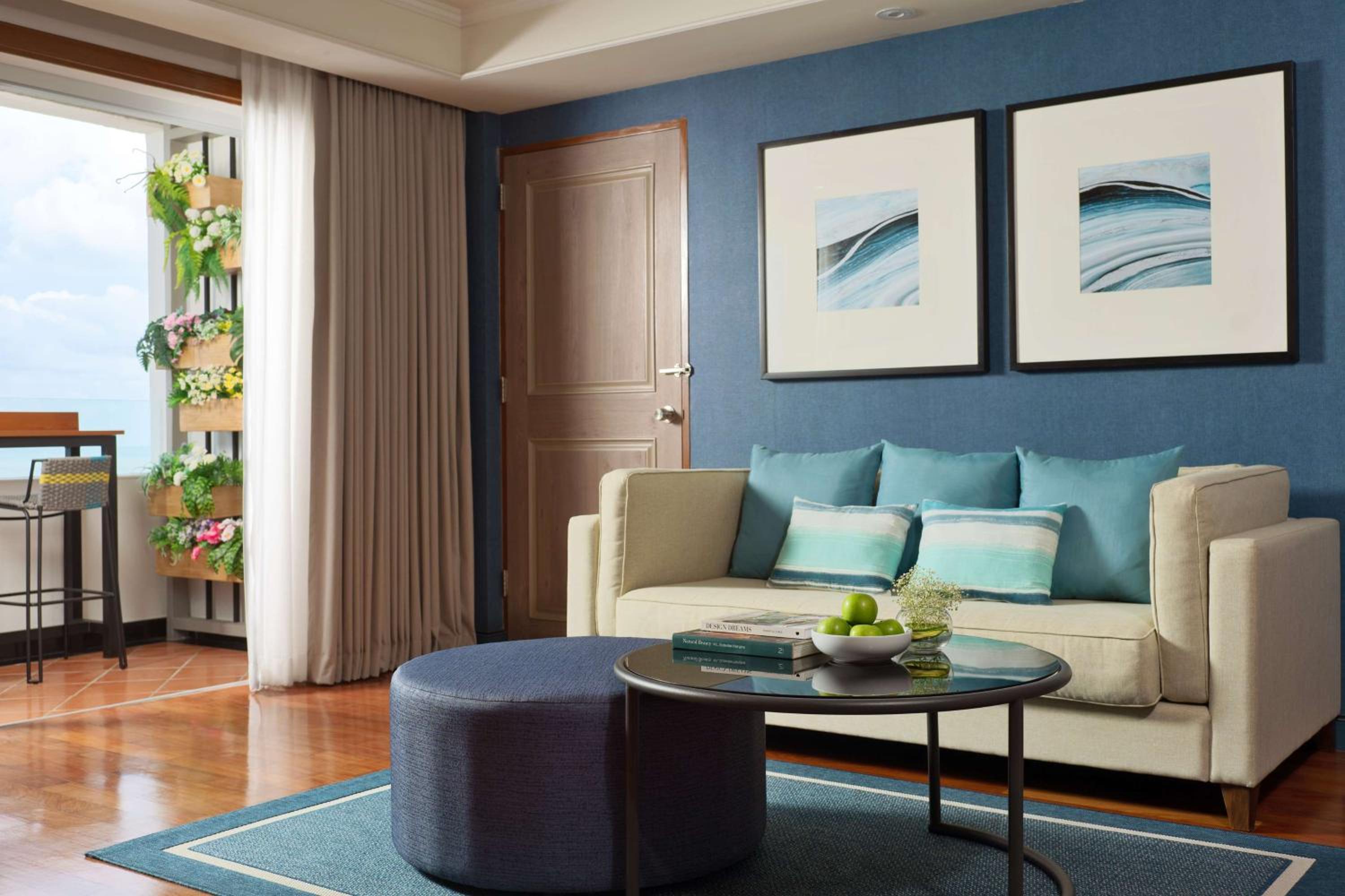 One Bedroom Sea View Suite