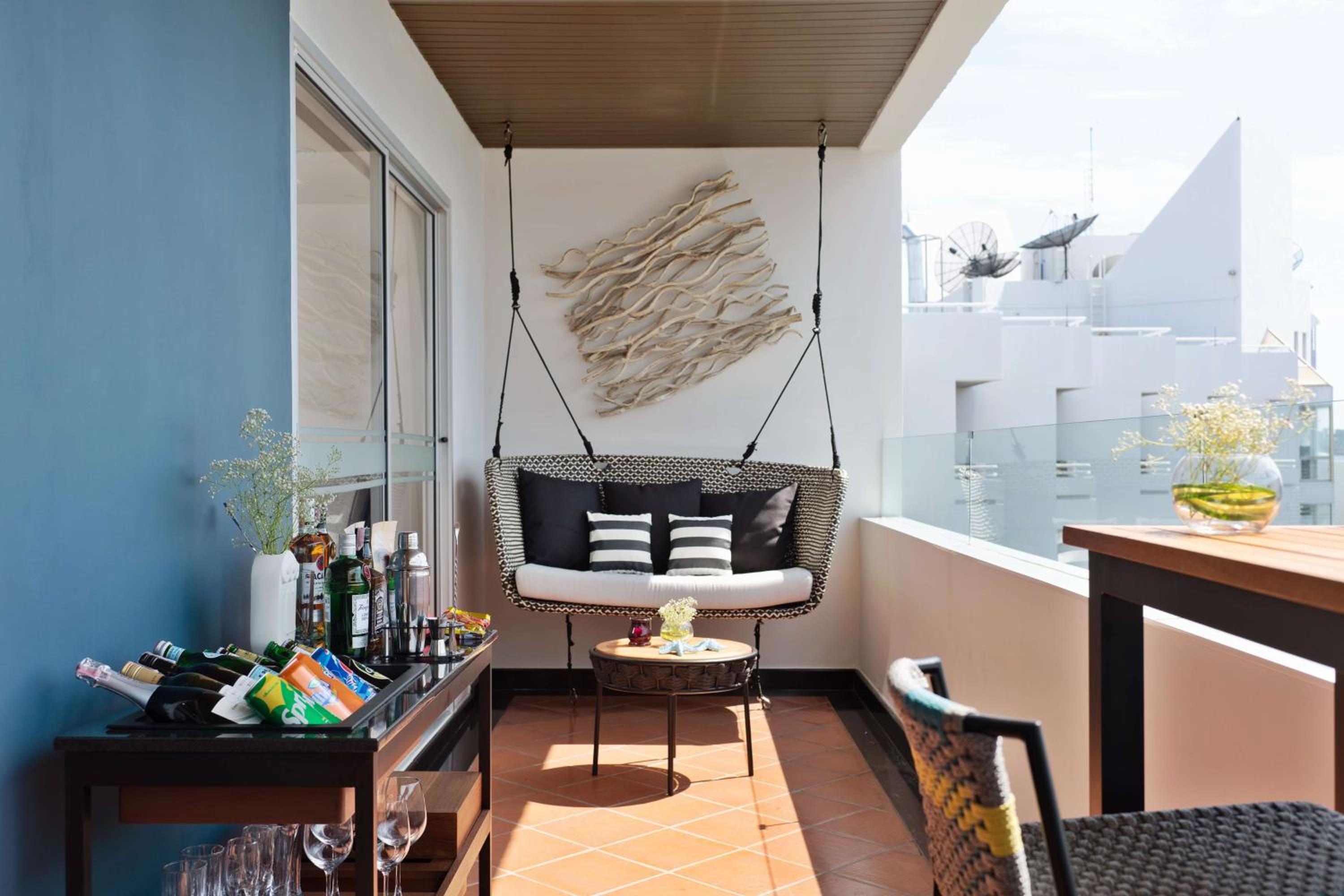One Bedroom Sea View Suite thumbnail 6
