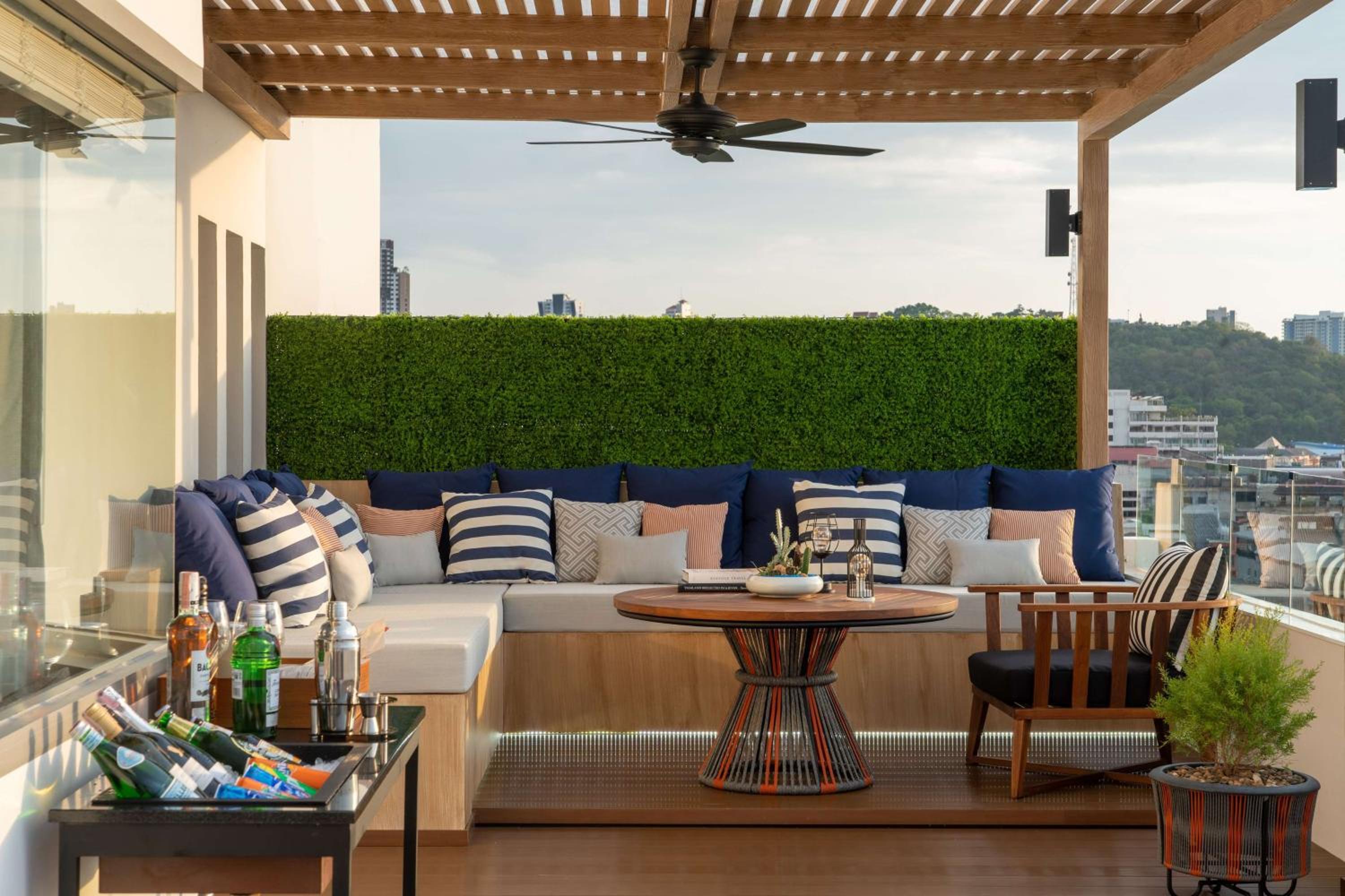 Sea View Corner Suite