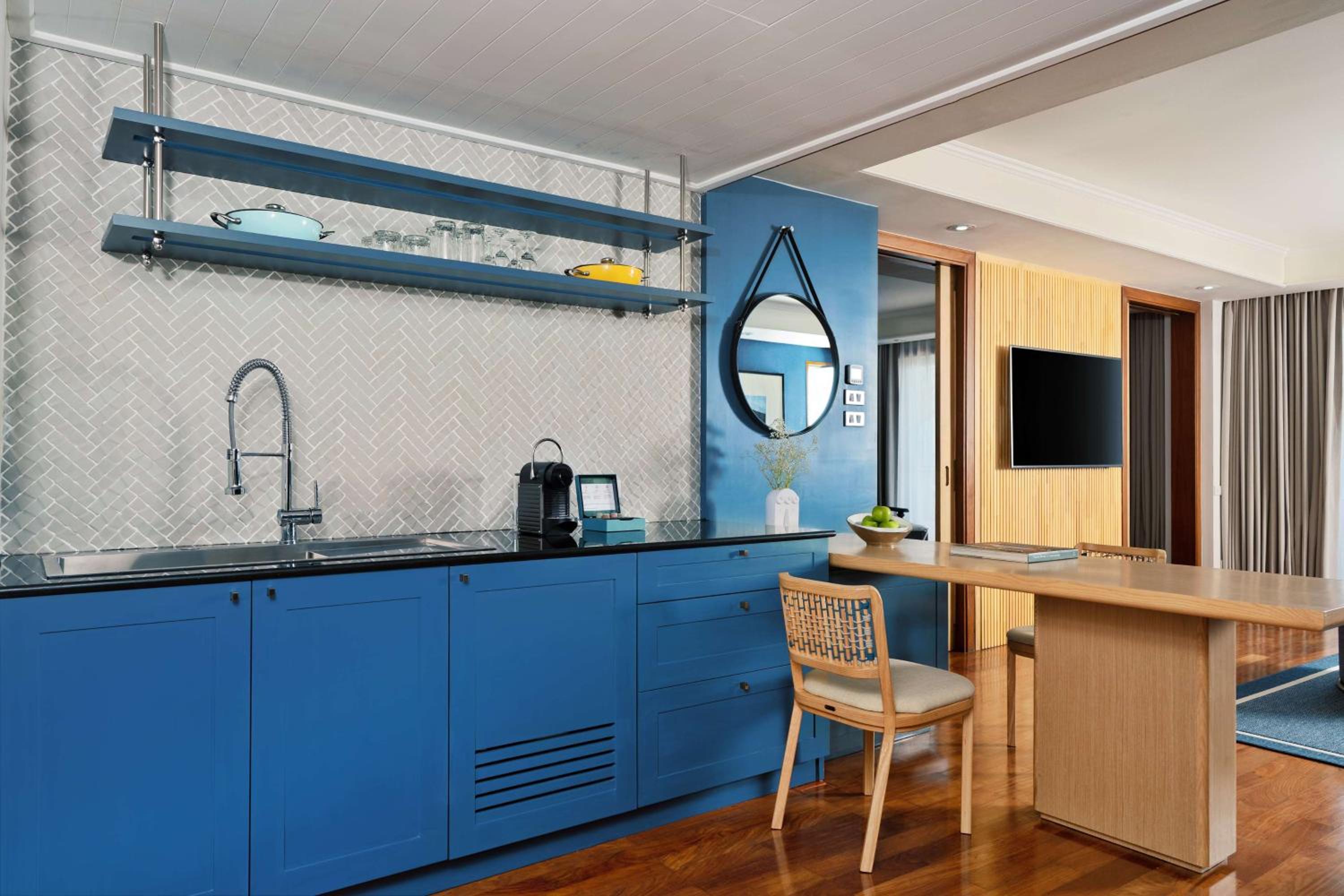 One Bedroom Sea View Suite