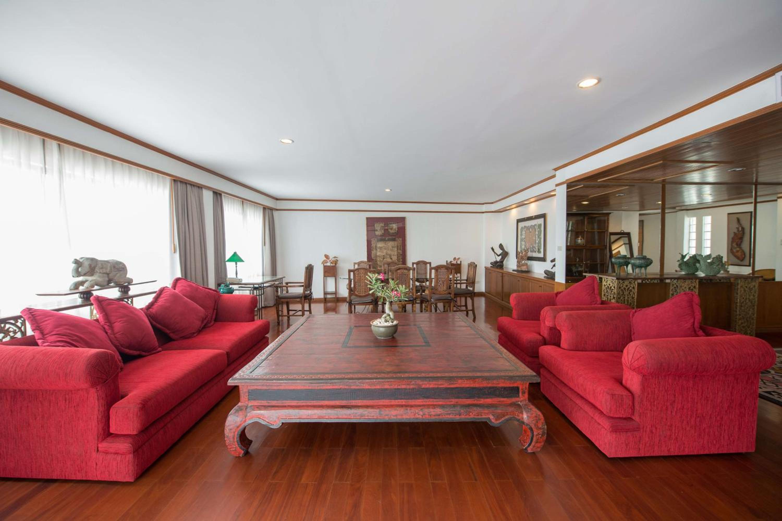 Presidential Suite thumbnail 5
