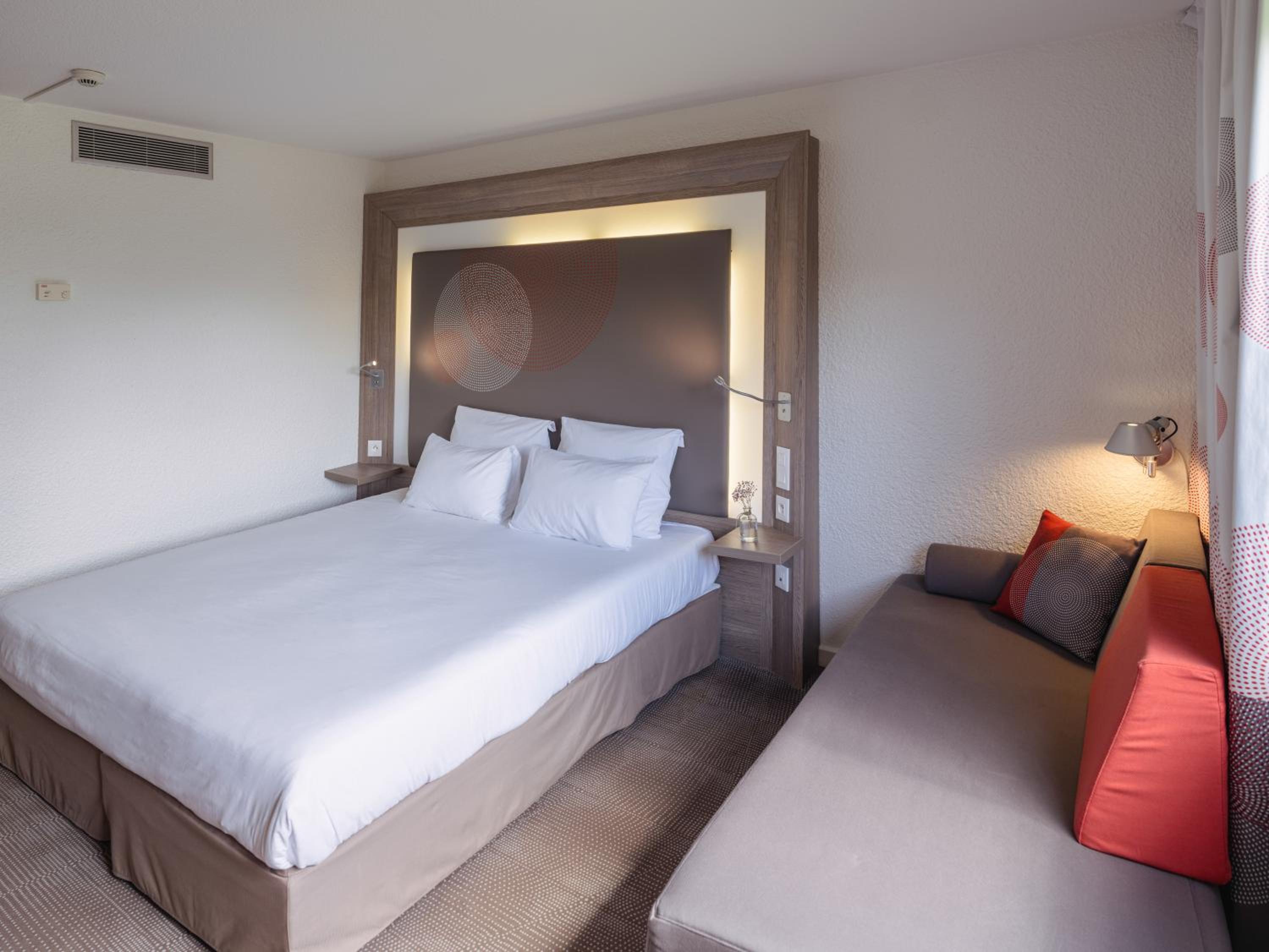 Executive Double Room with Sofa Bed - Photo 8