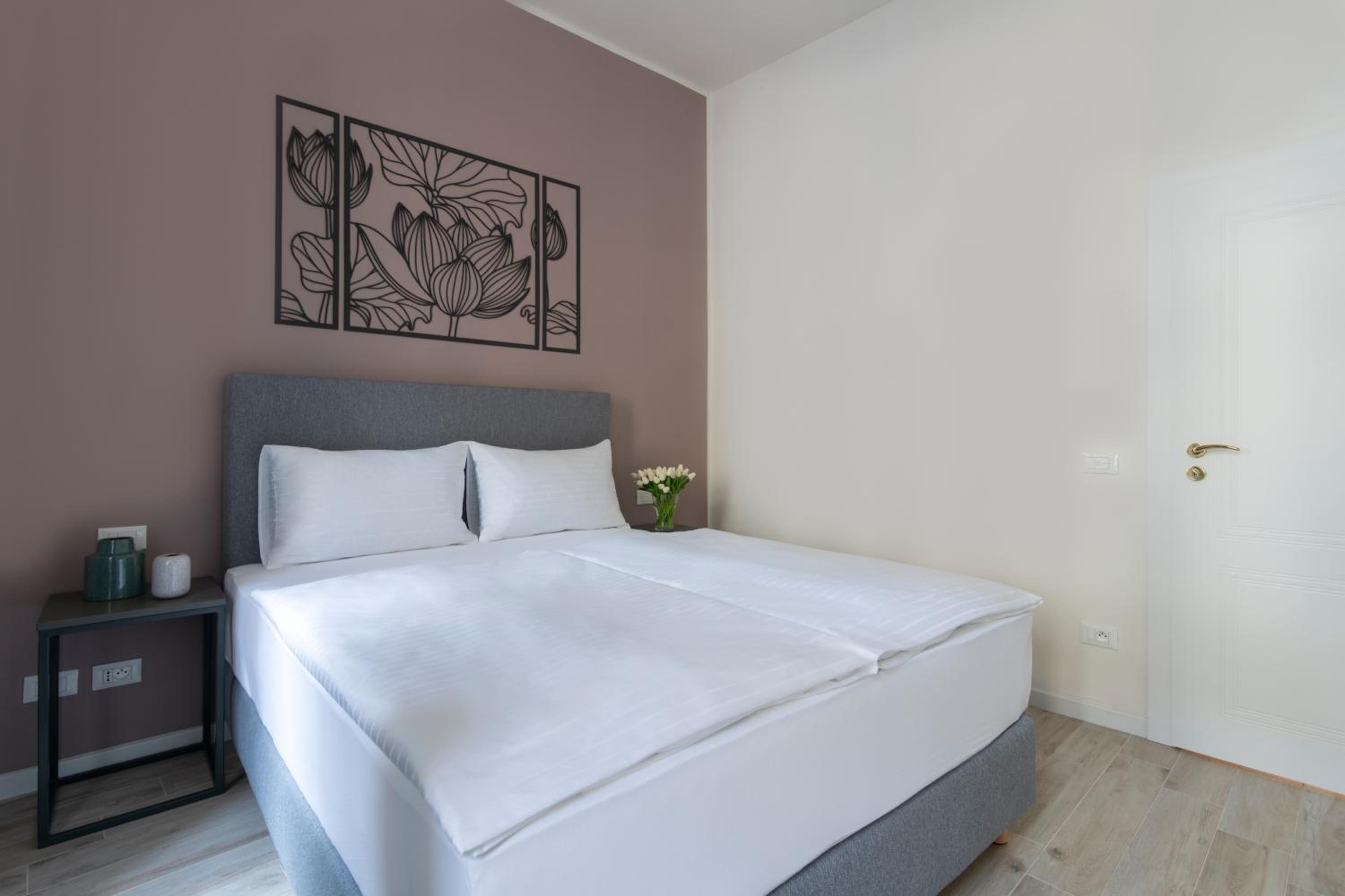 Superior One Bedroom Apartment