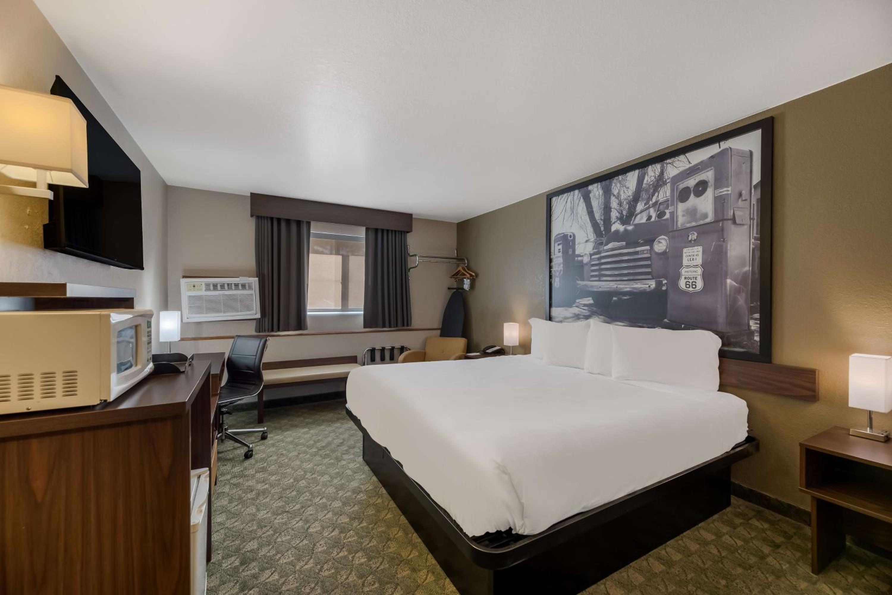 King Room - Non-Smoking - Photo 1
