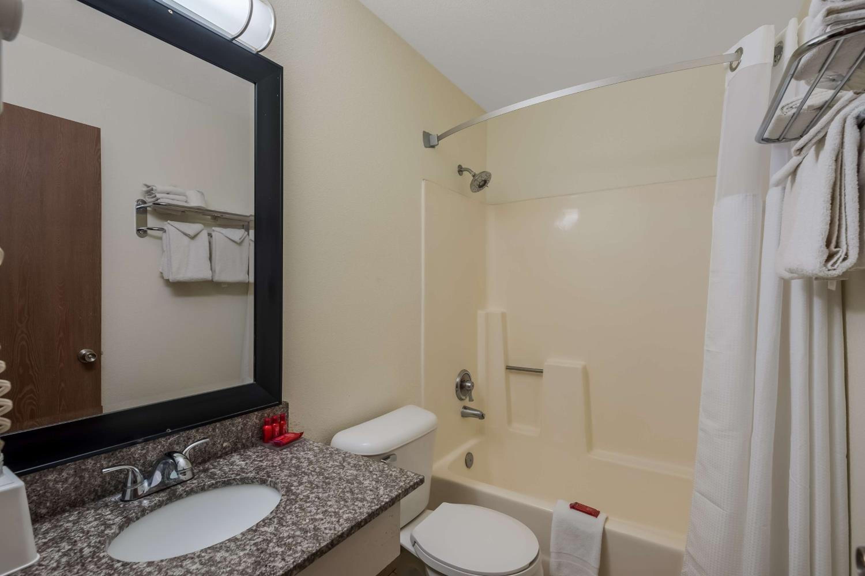 Double Room with Two Double Beds - Photo 2