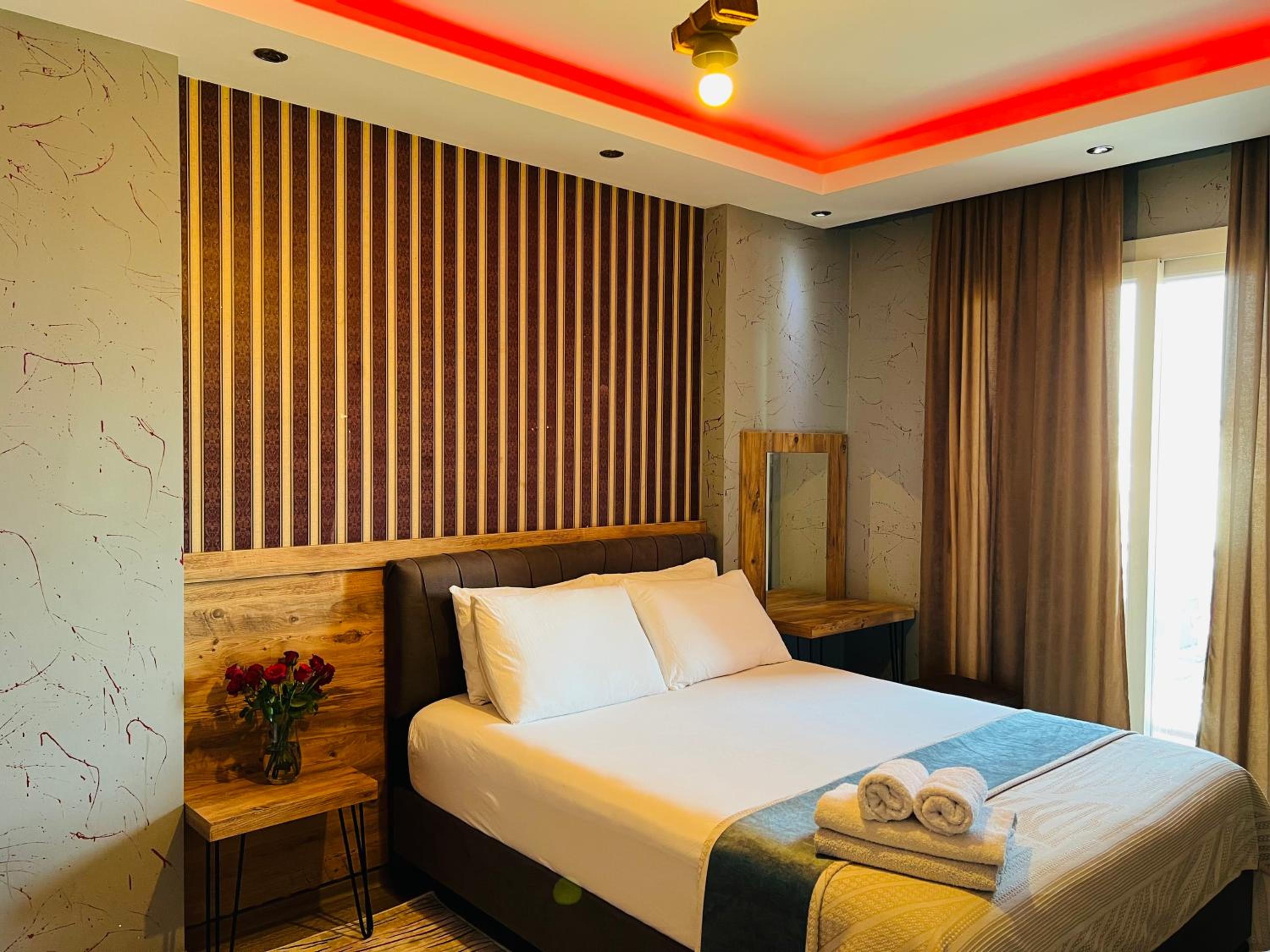 Deluxe Double Room (2 Adults + 1 Child) photo 1