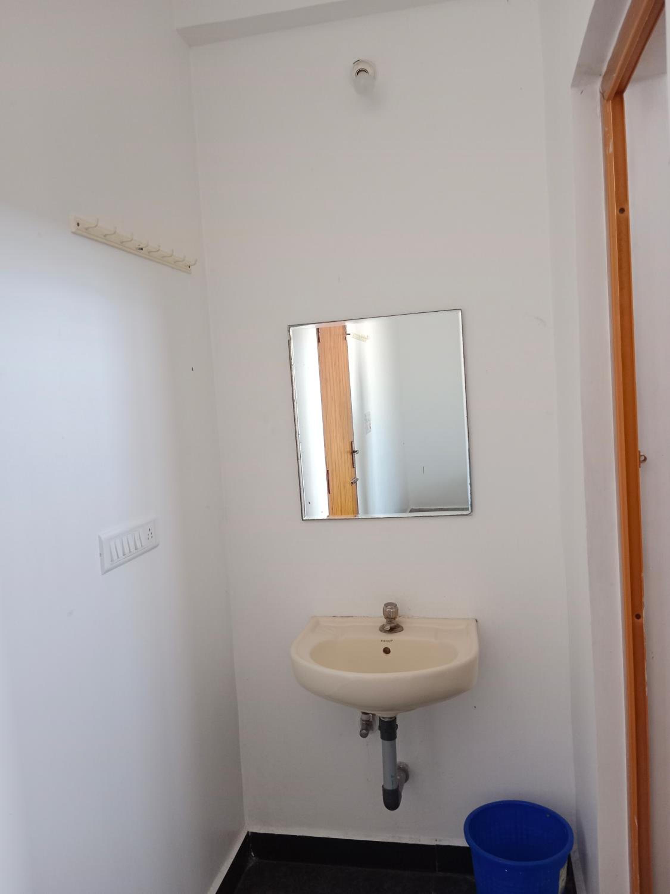 Budget Double Room photo 3