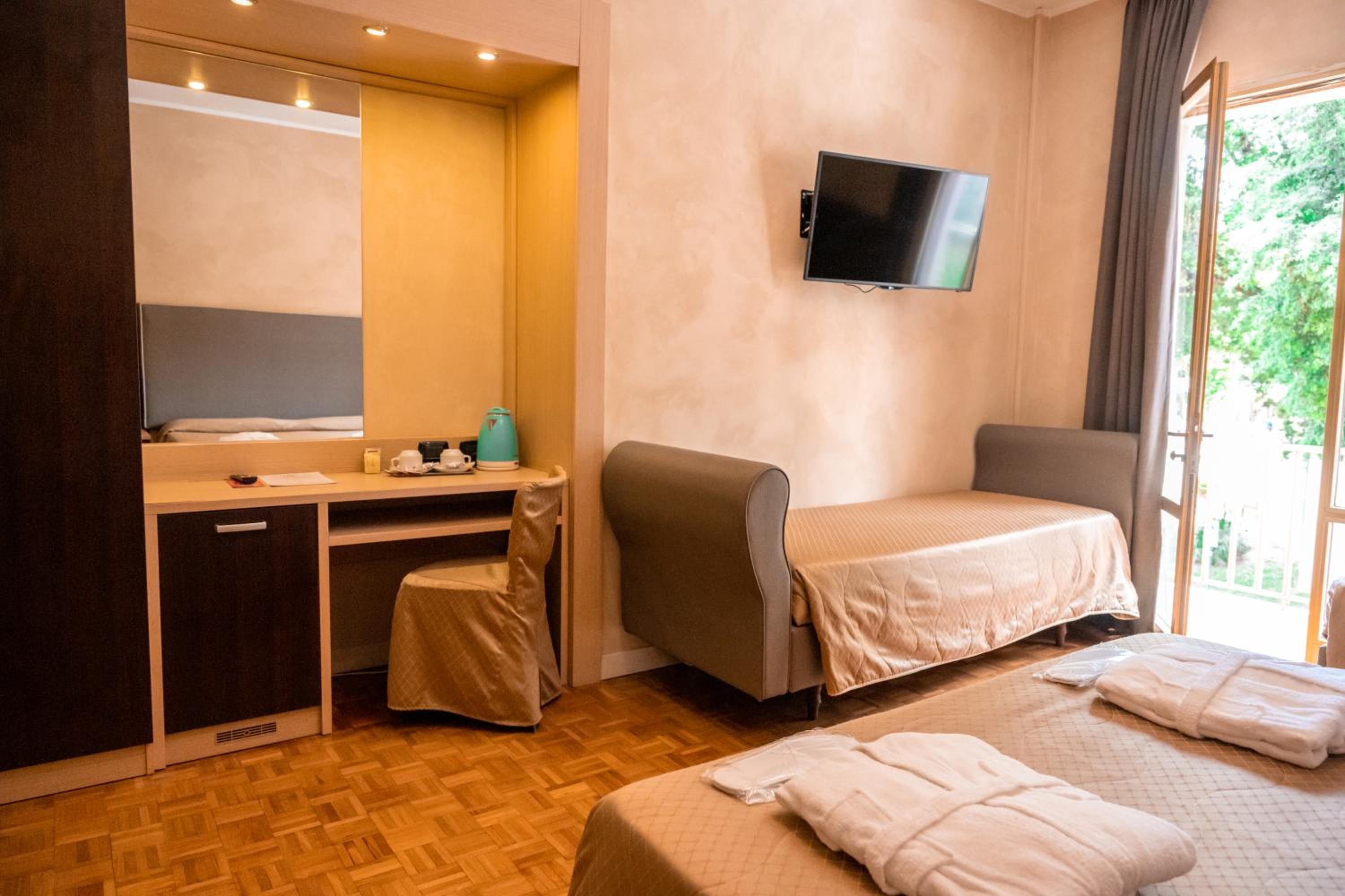 Superior Triple Room photo 2