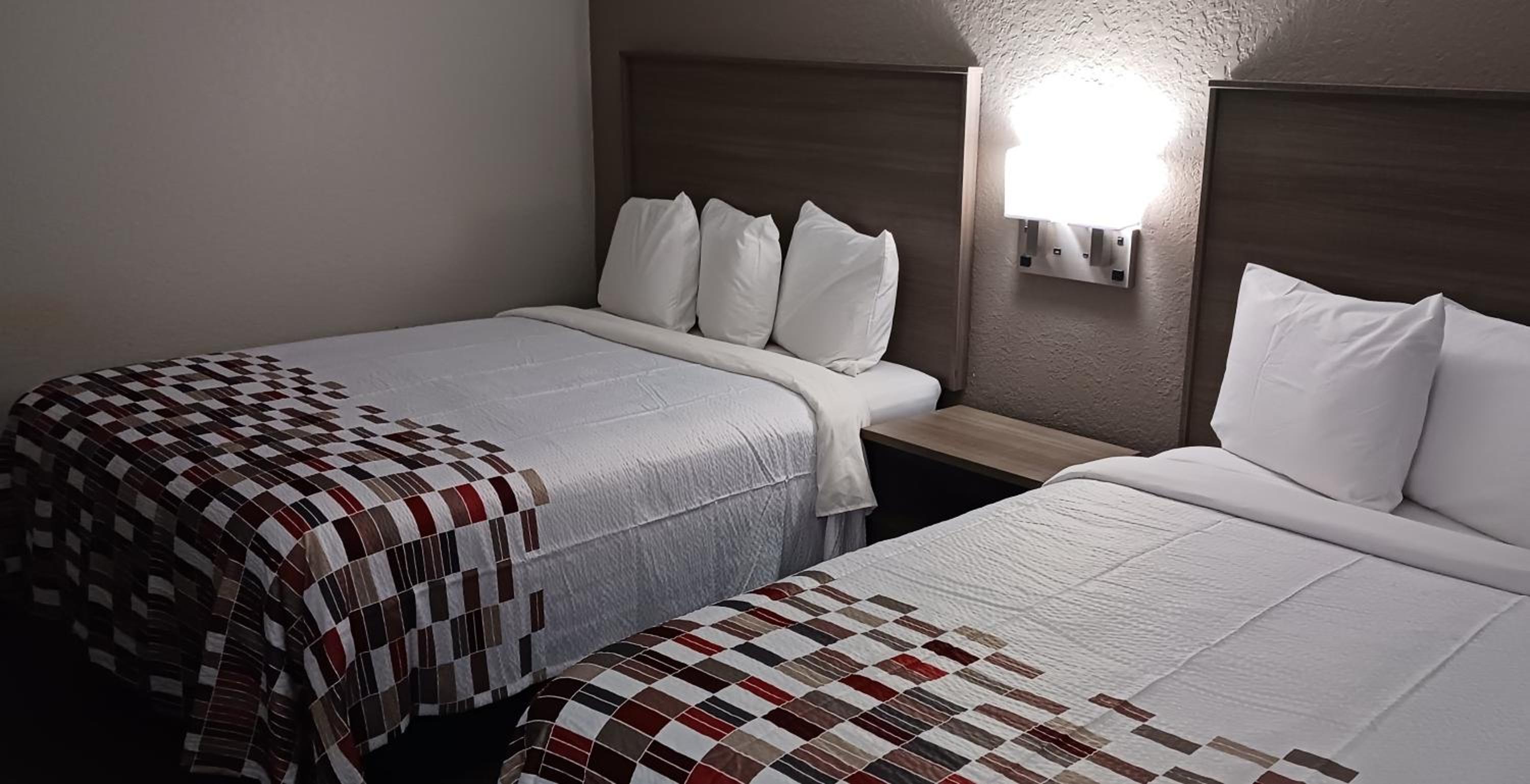 Deluxe Room with Two Queen Beds Non-Smoking - Photo 2