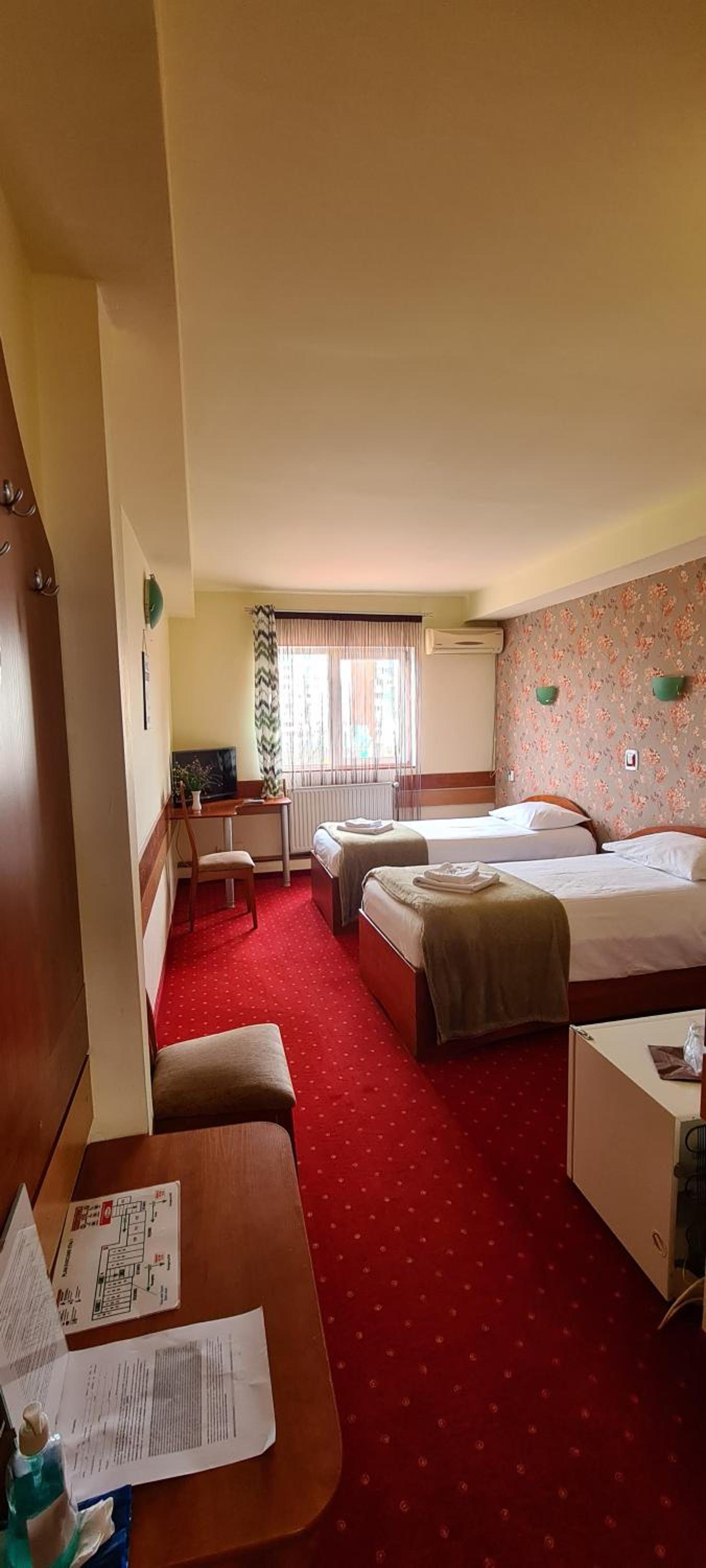 Twin Room - Photo 3