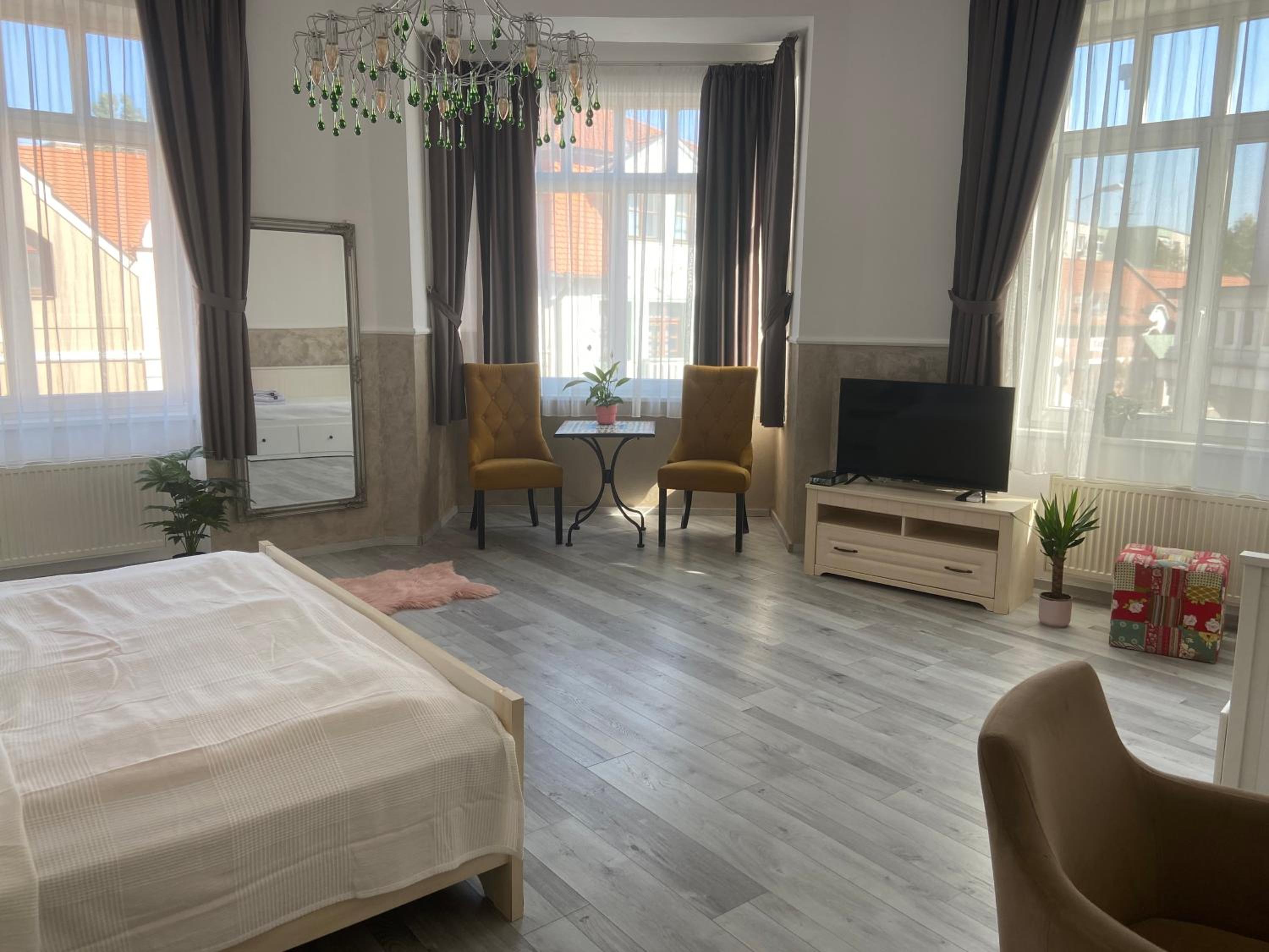 Deluxe Family Room photo 1