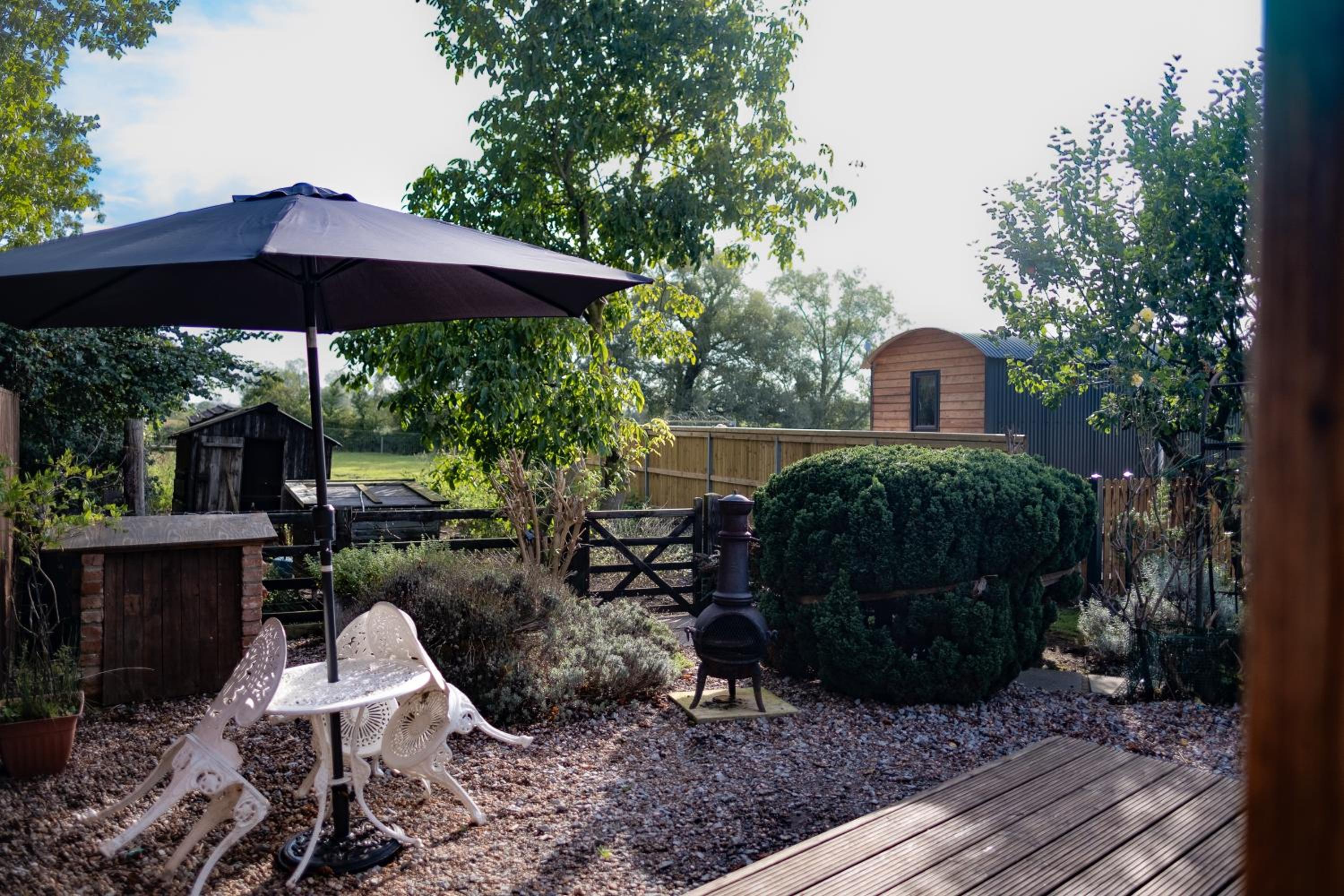 Double Room with Garden View - Photo 10