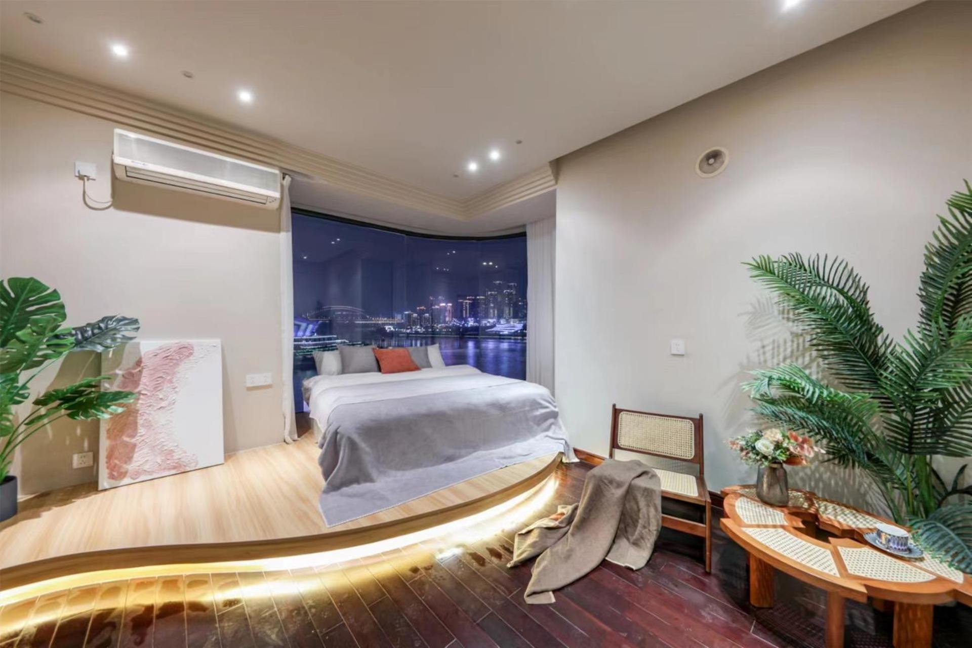 Family Room with Lake View
