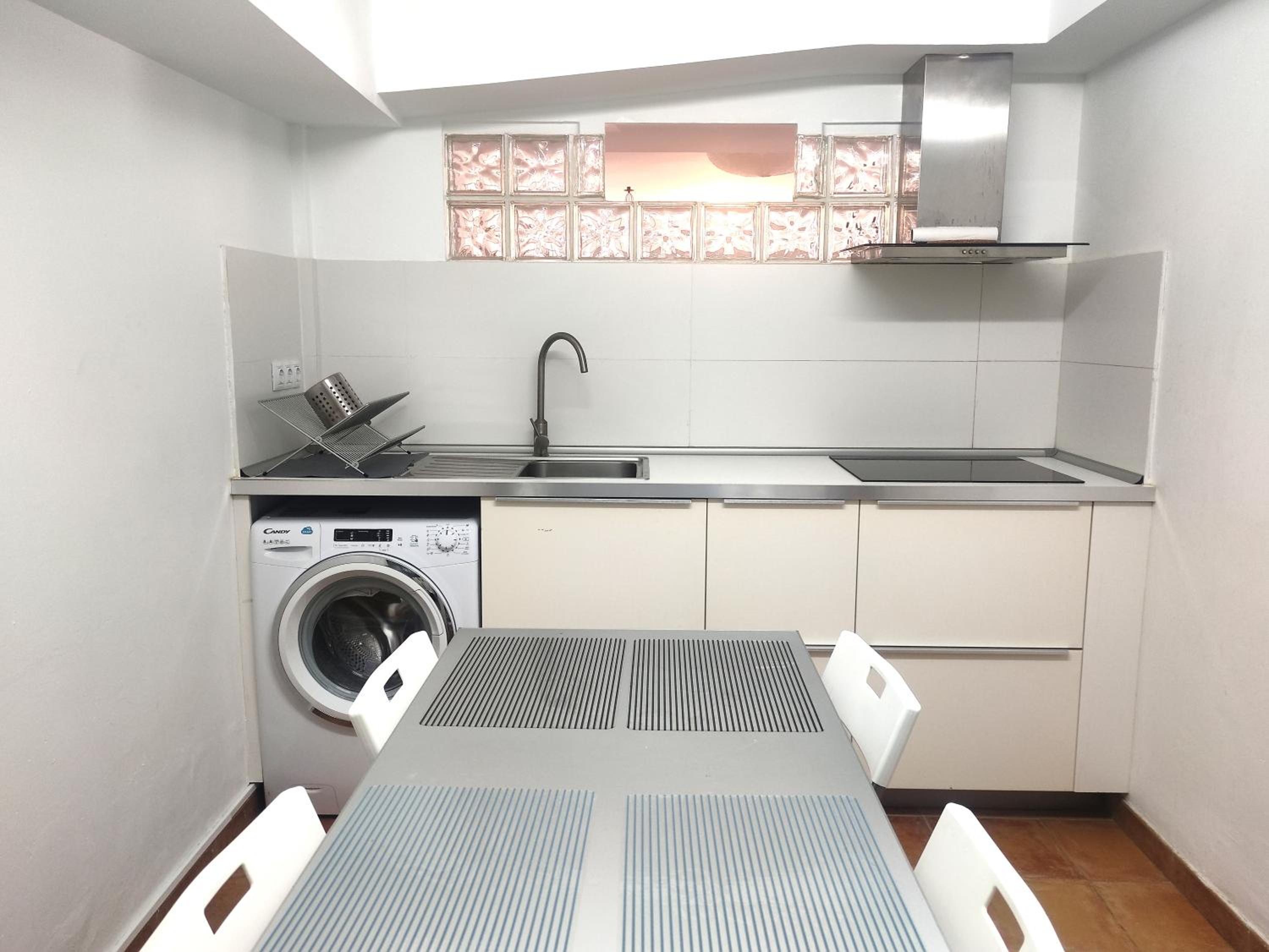 Studio Apartment - Photo 14