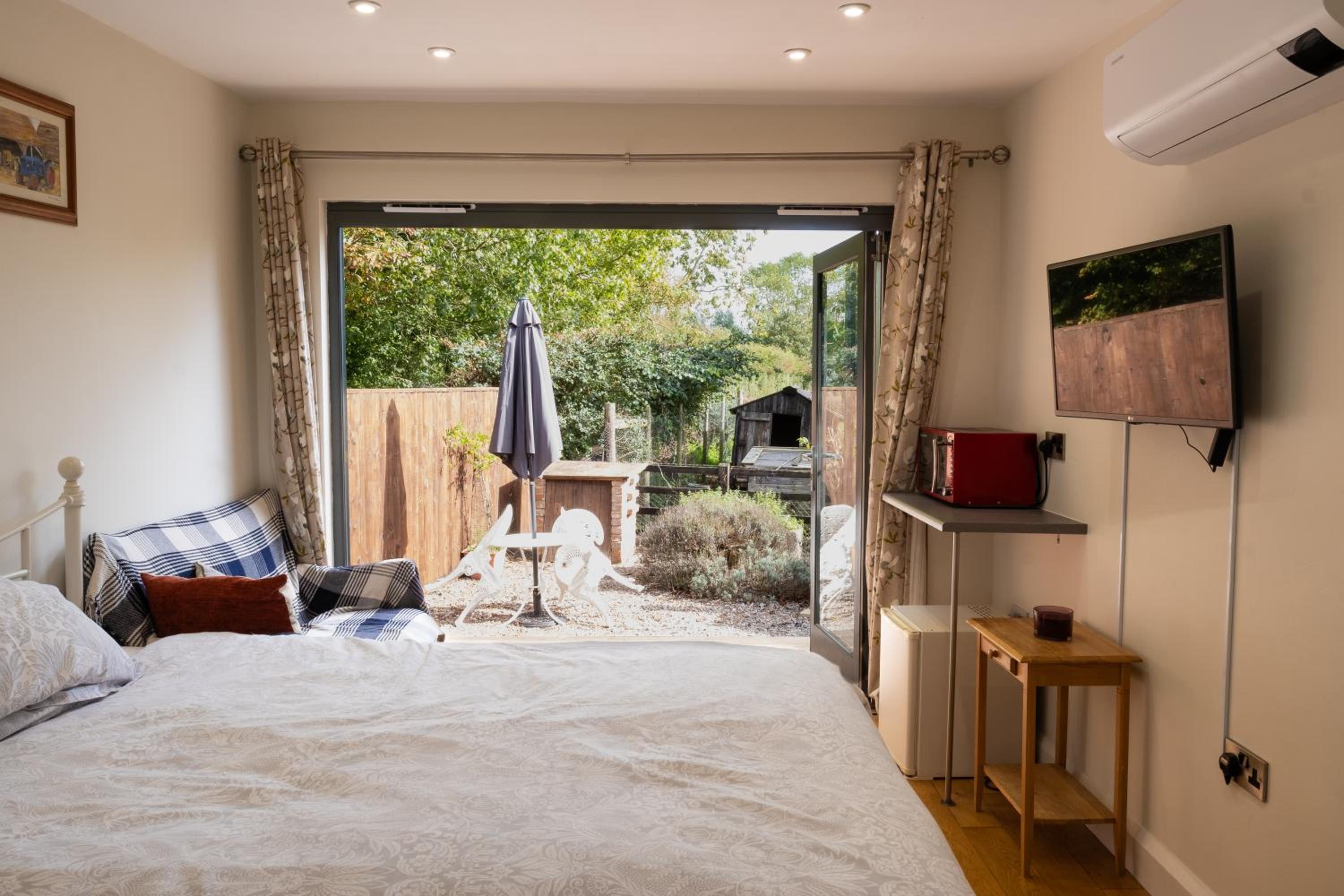 Double Room with Garden View - Photo 4