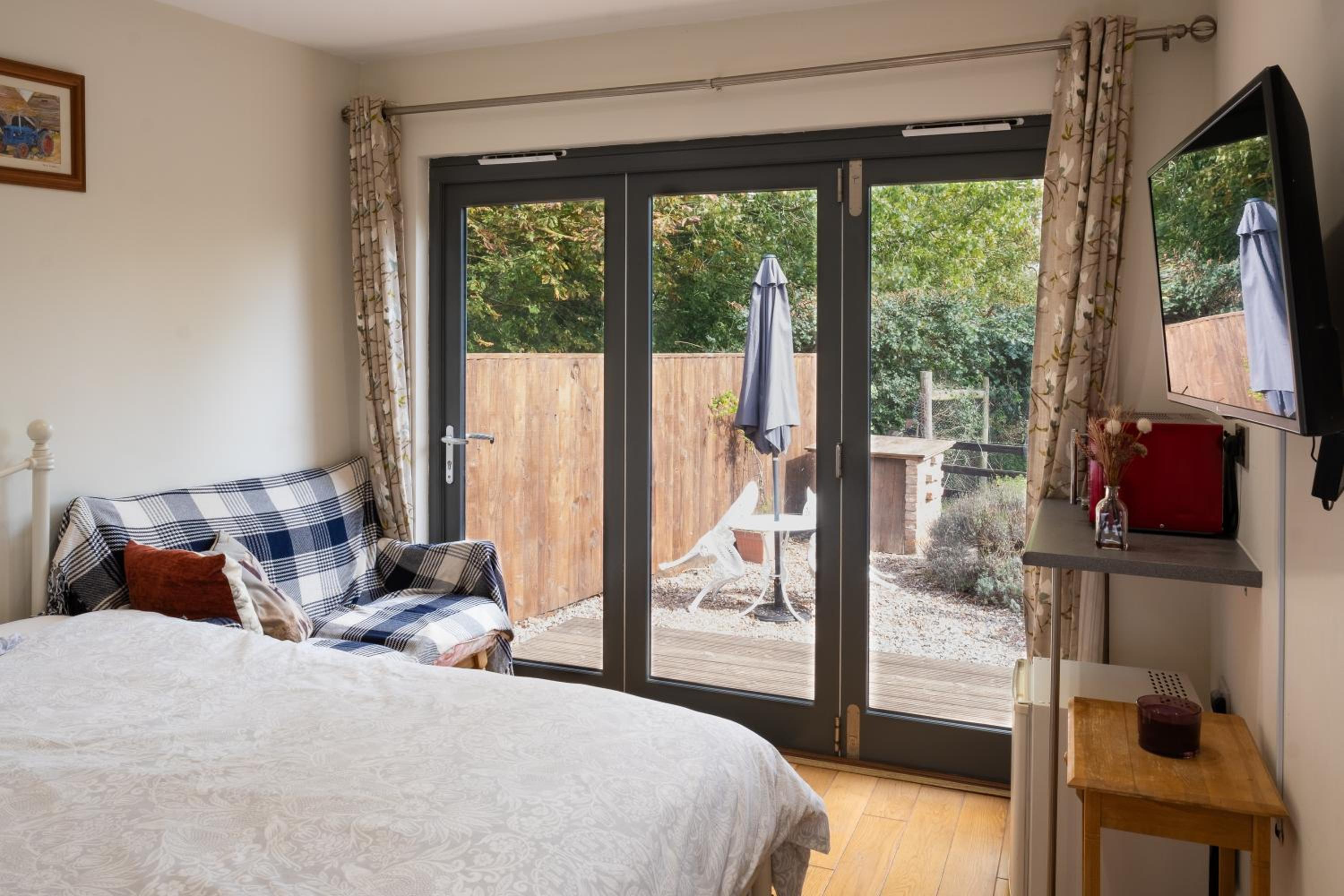 Double Room with Garden View - Photo 3