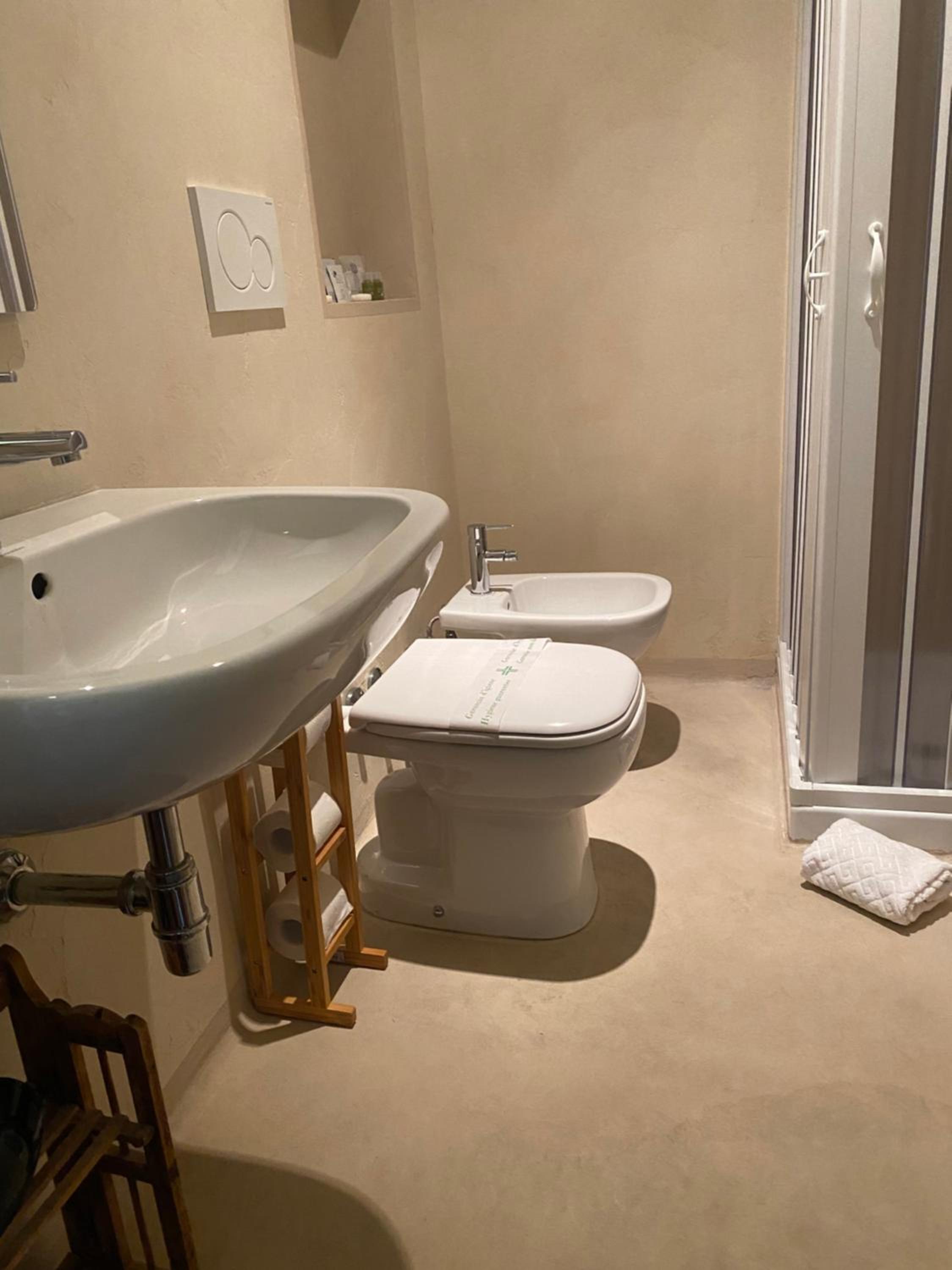Deluxe Single Room photo 3
