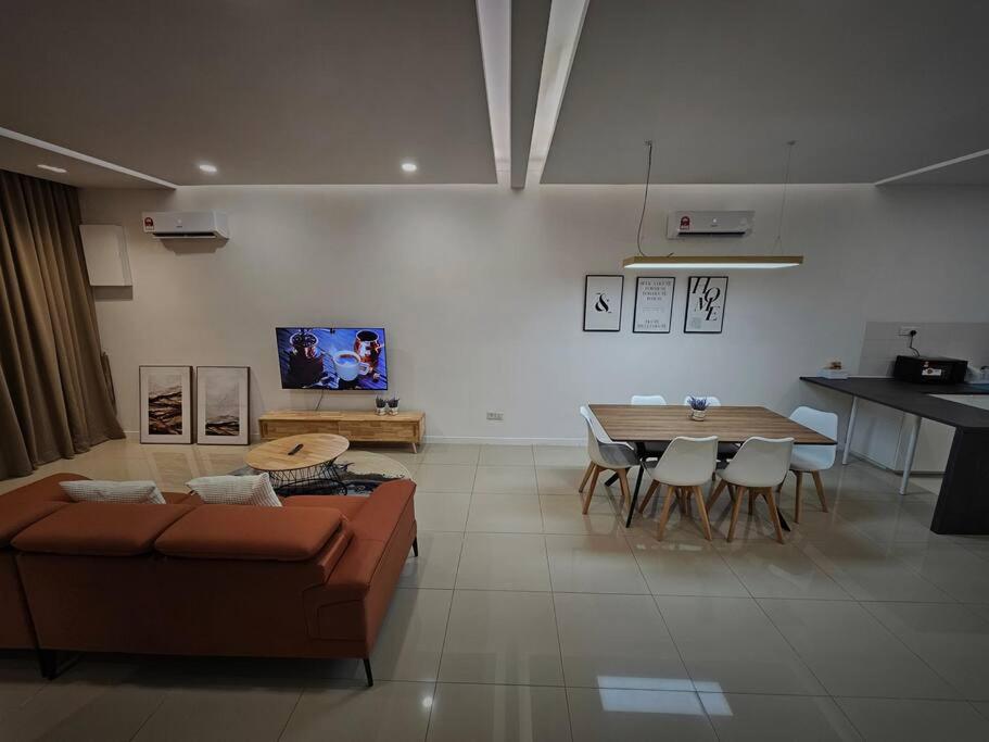 Four-Bedroom House photo 3