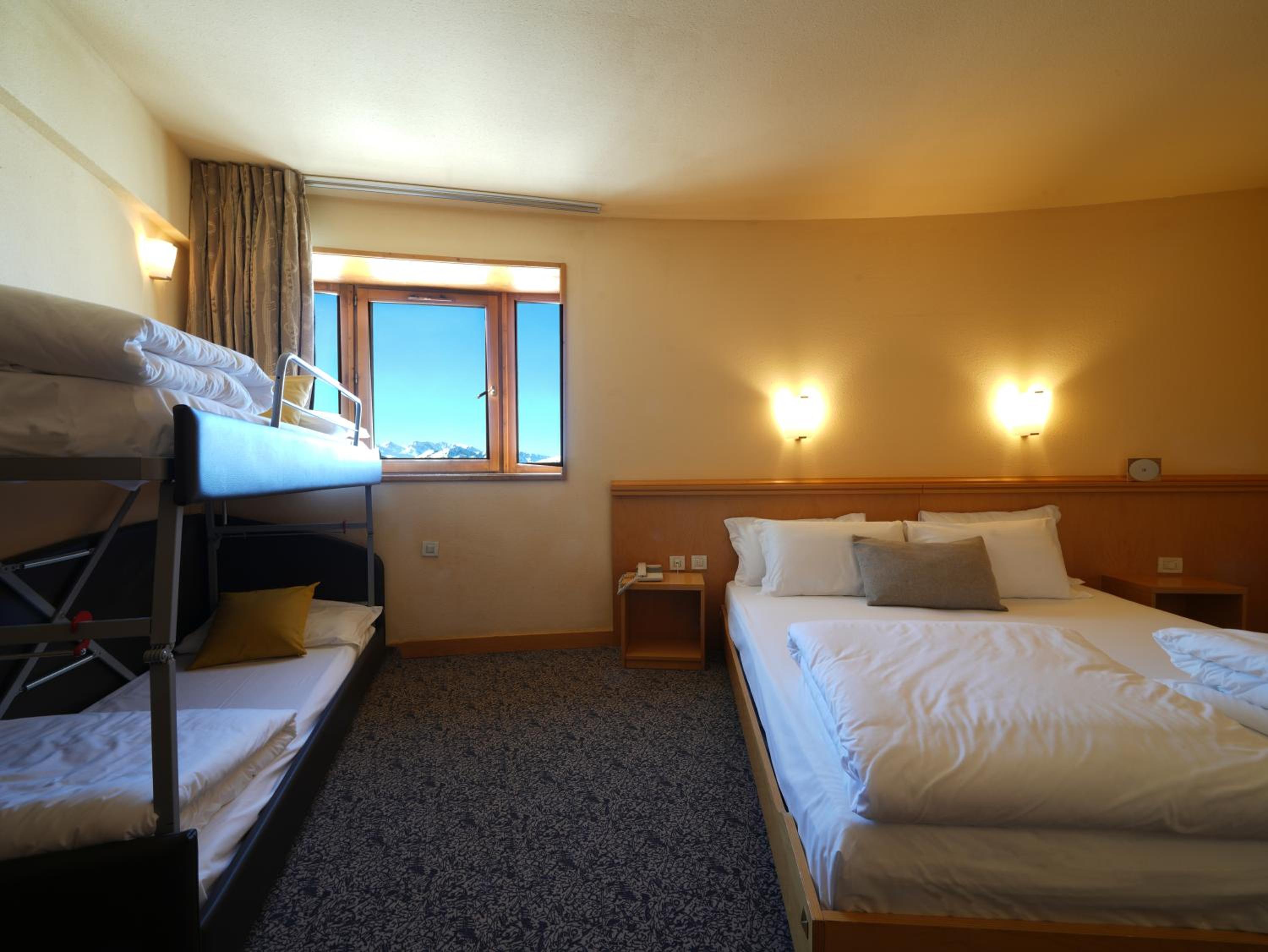 Quadruple Room with Mountain View photo 1