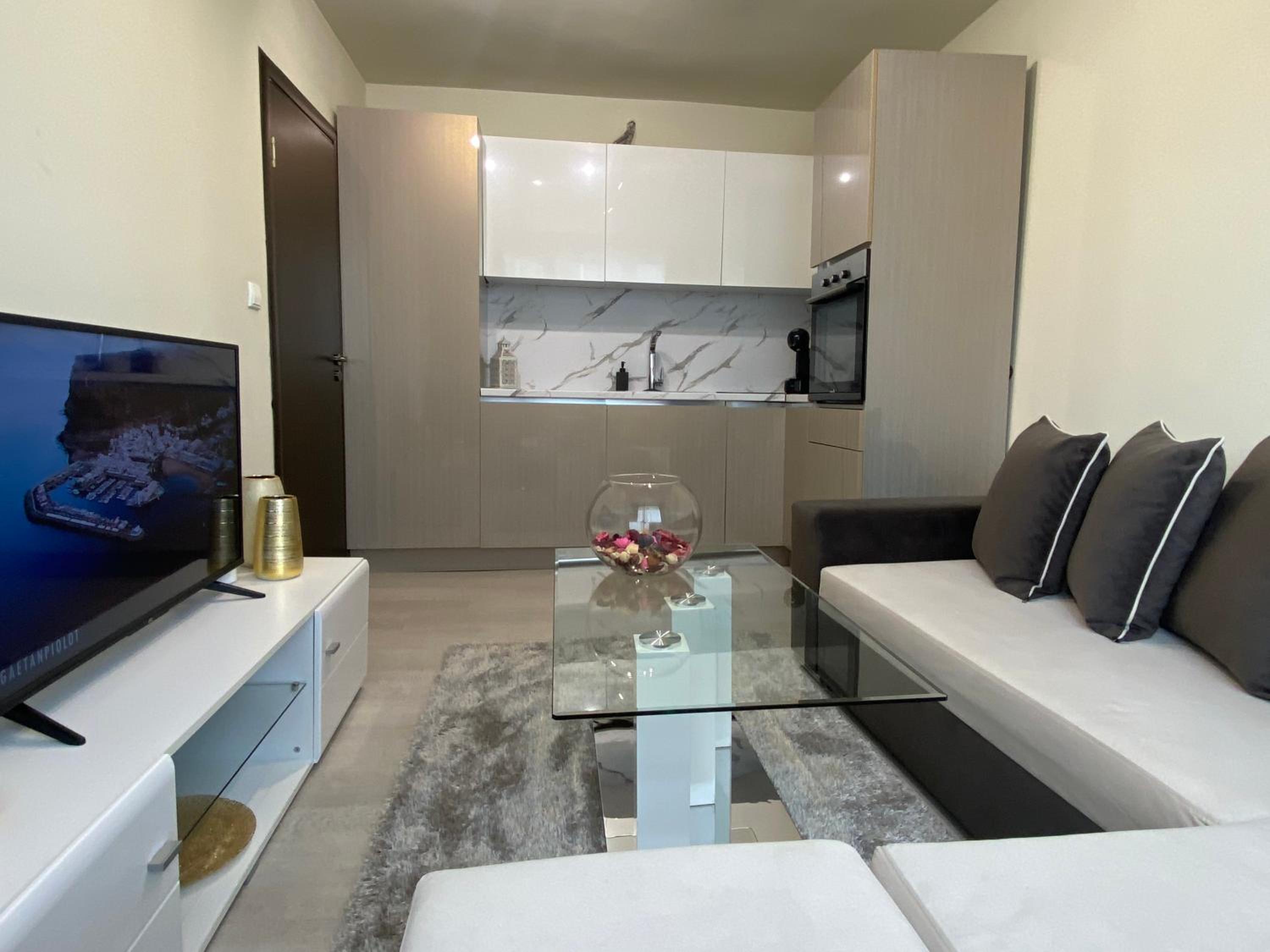 One-Bedroom Apartment - Photo 1
