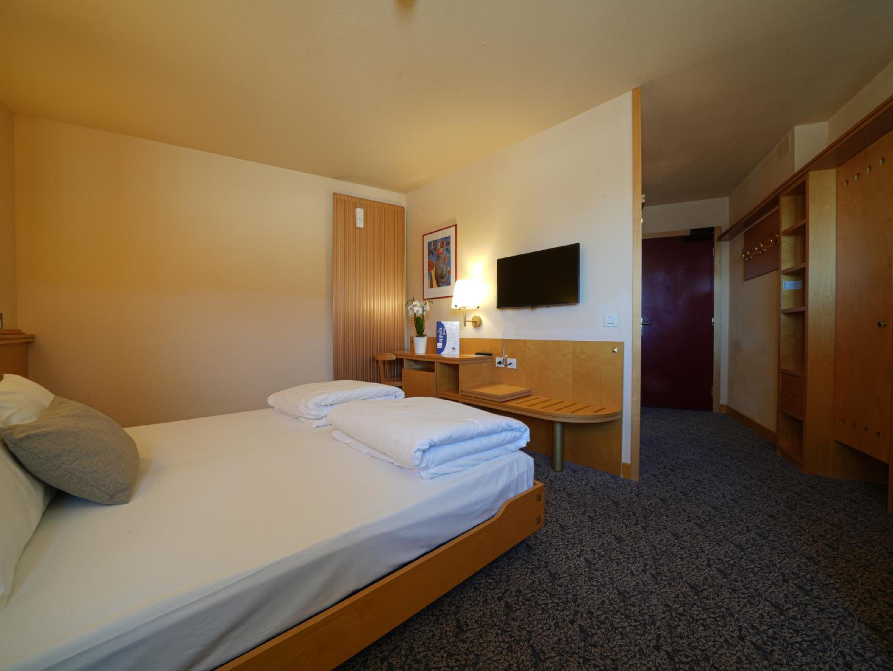 Double or Twin Room with Mountain View photo 2