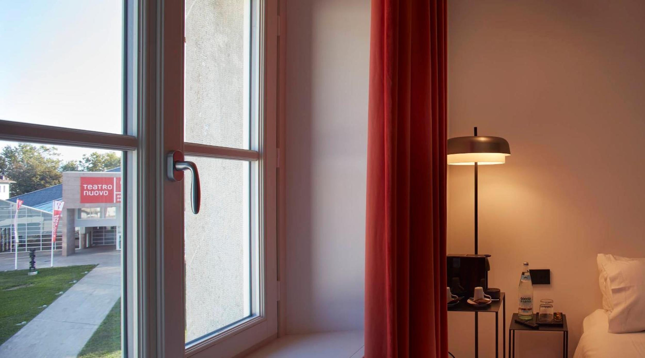 Queen Room photo 2