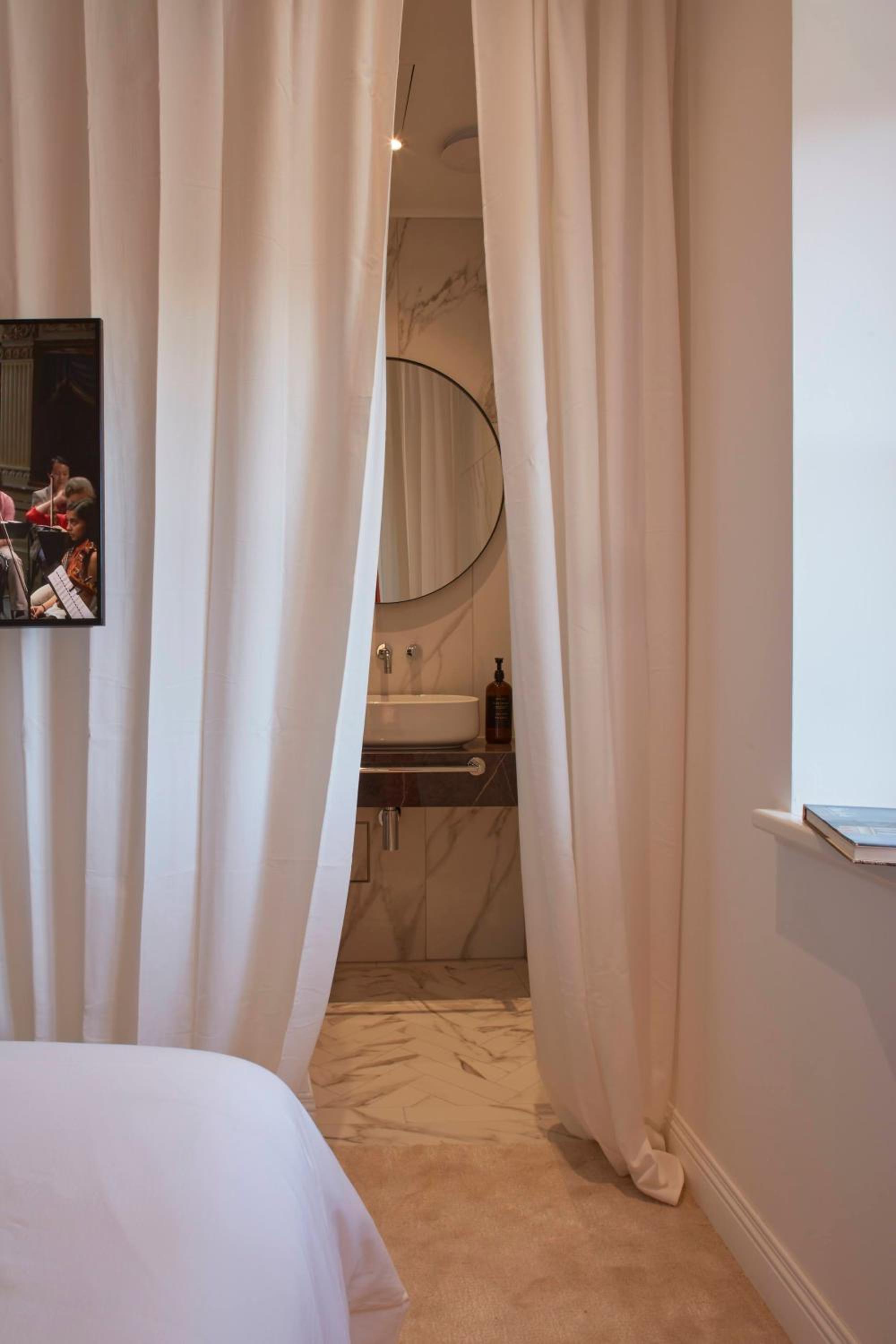 Queen Room photo 3