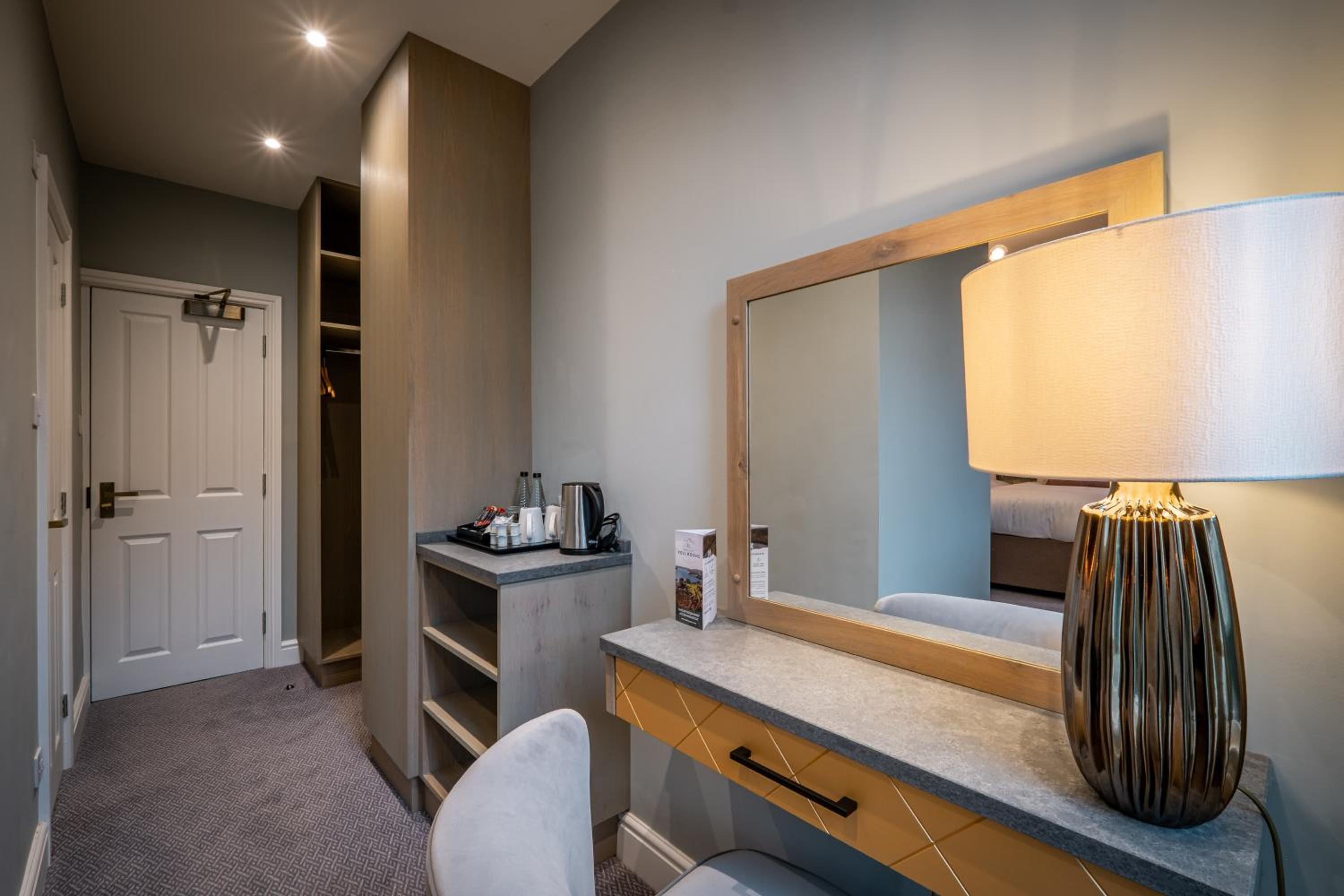 Double or Twin Room with Private Bathroom - Photo 22