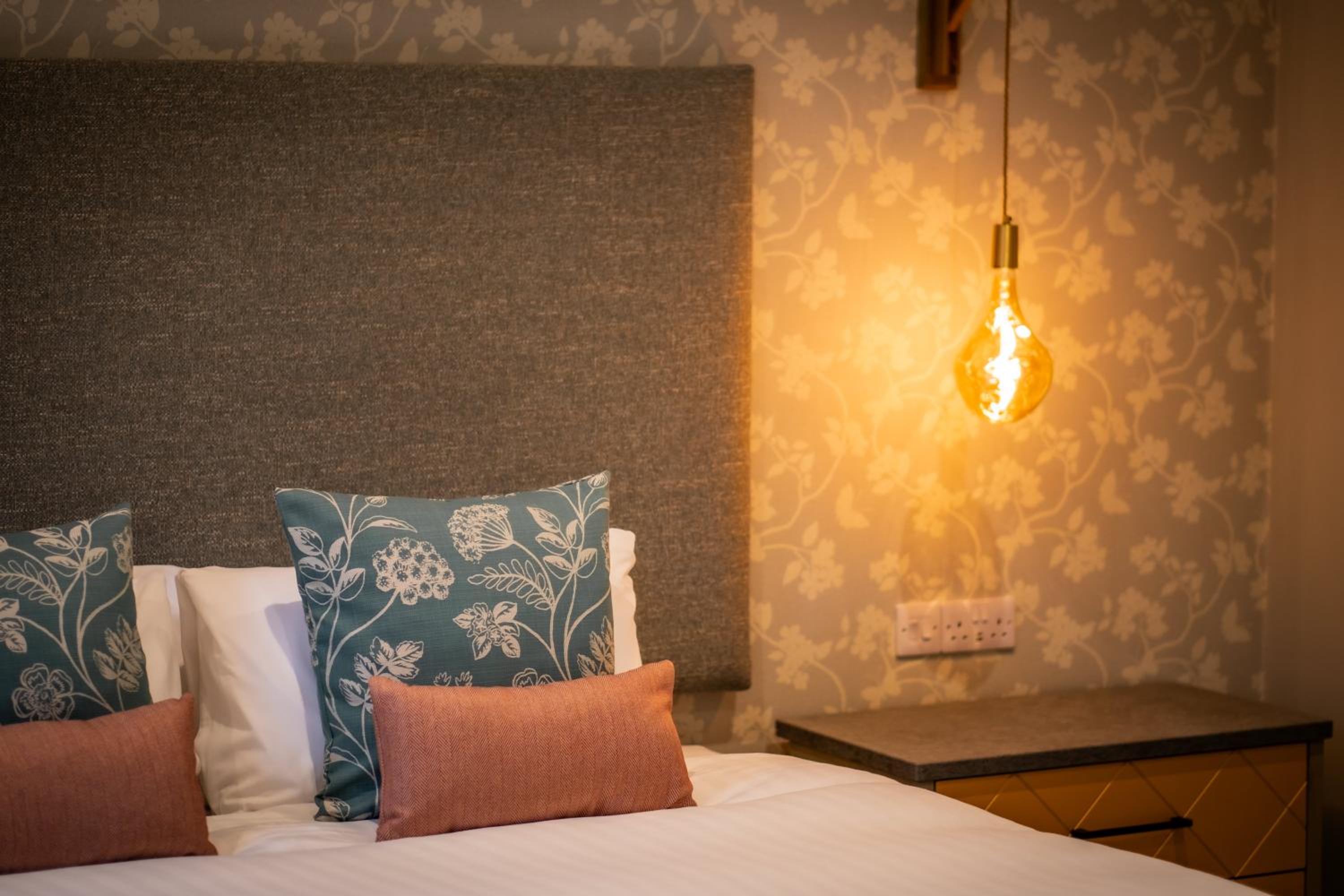 Double or Twin Room with Private Bathroom - Photo 10