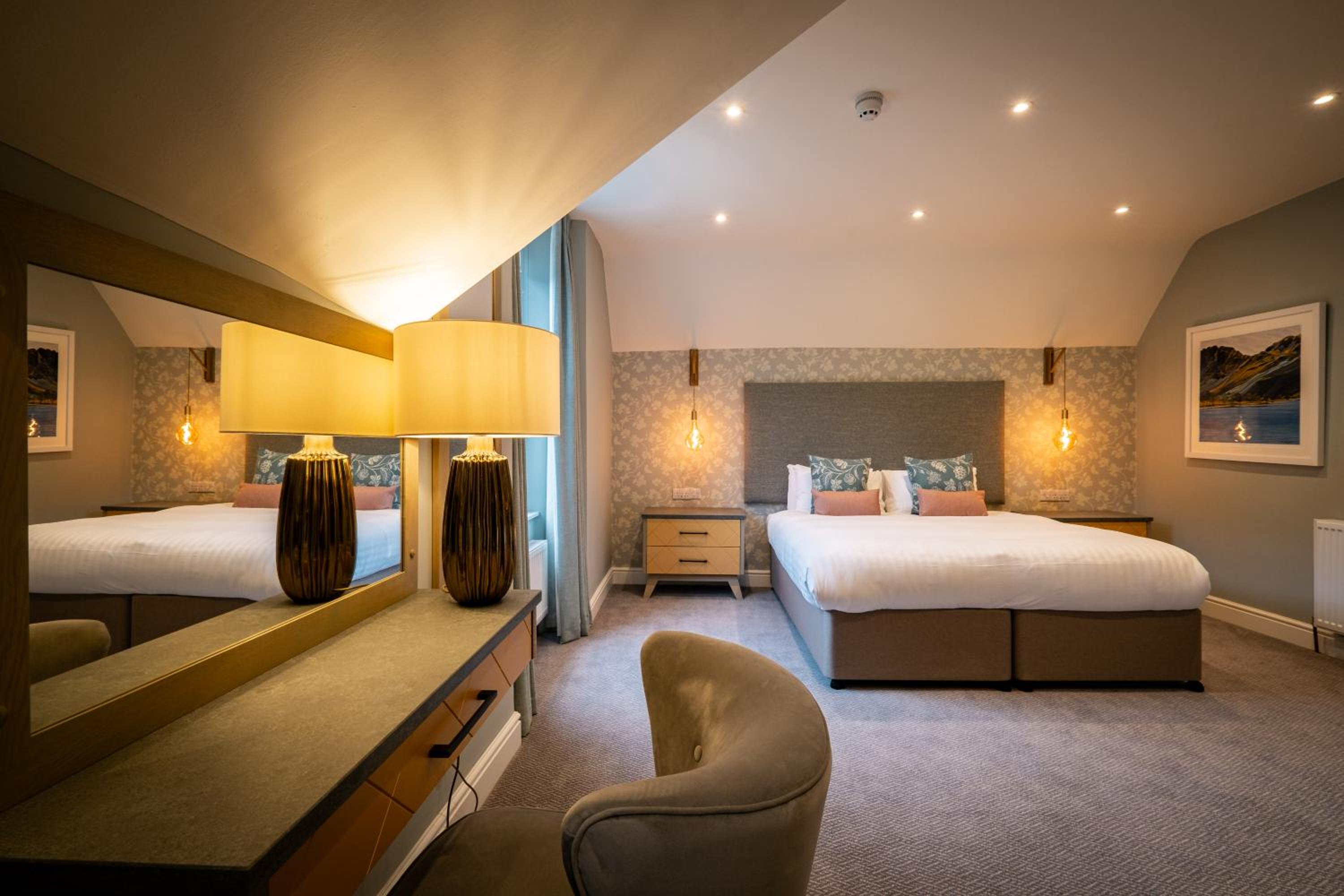 Double or Twin Room with Private Bathroom - Photo 14