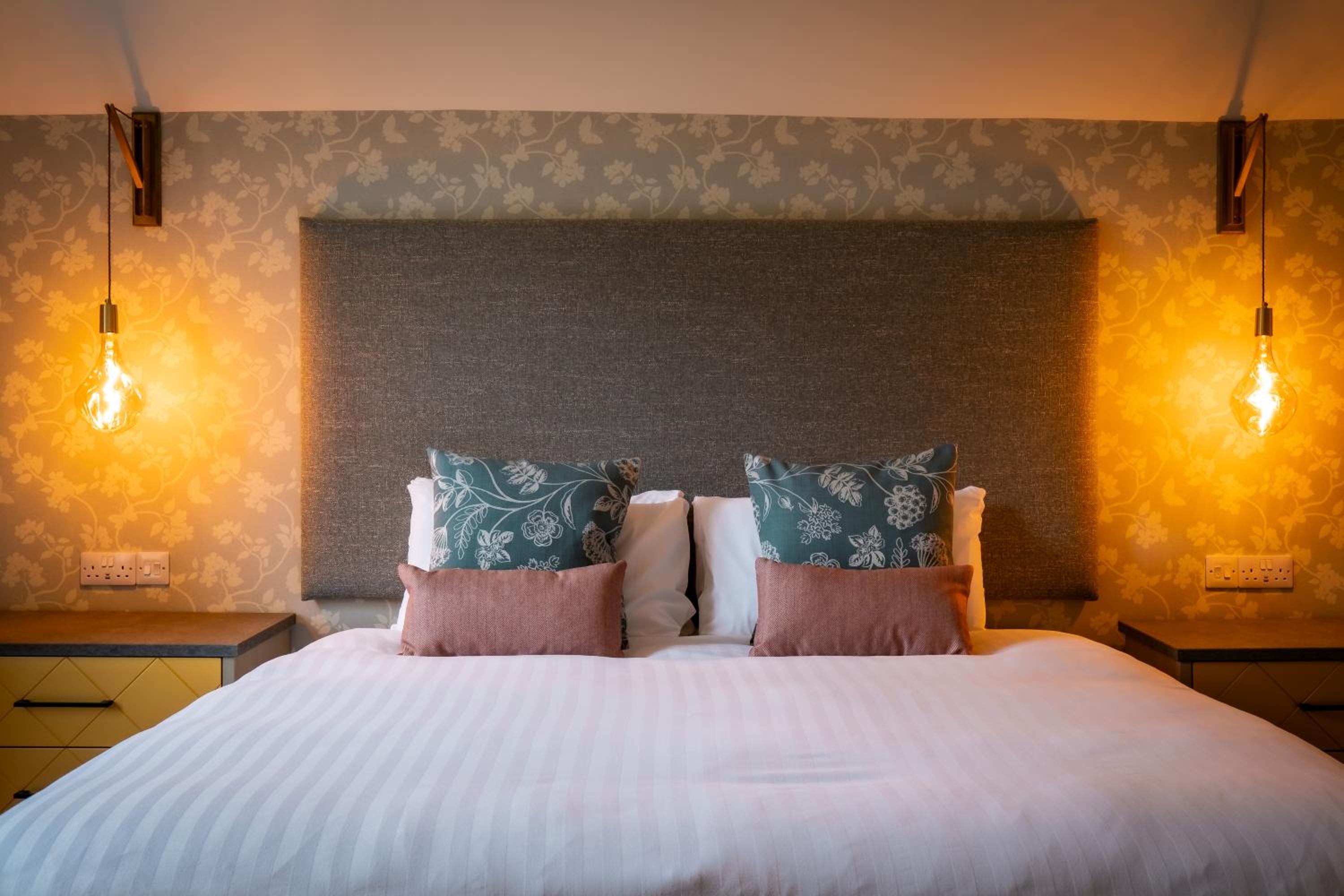 Double or Twin Room with Private Bathroom - Photo 15