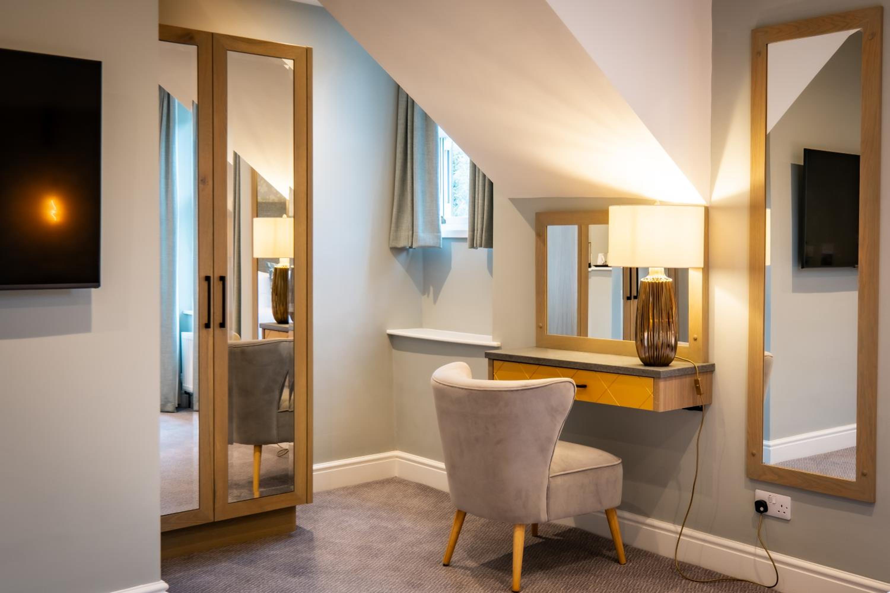 Double or Twin Room with Private Bathroom - Photo 23
