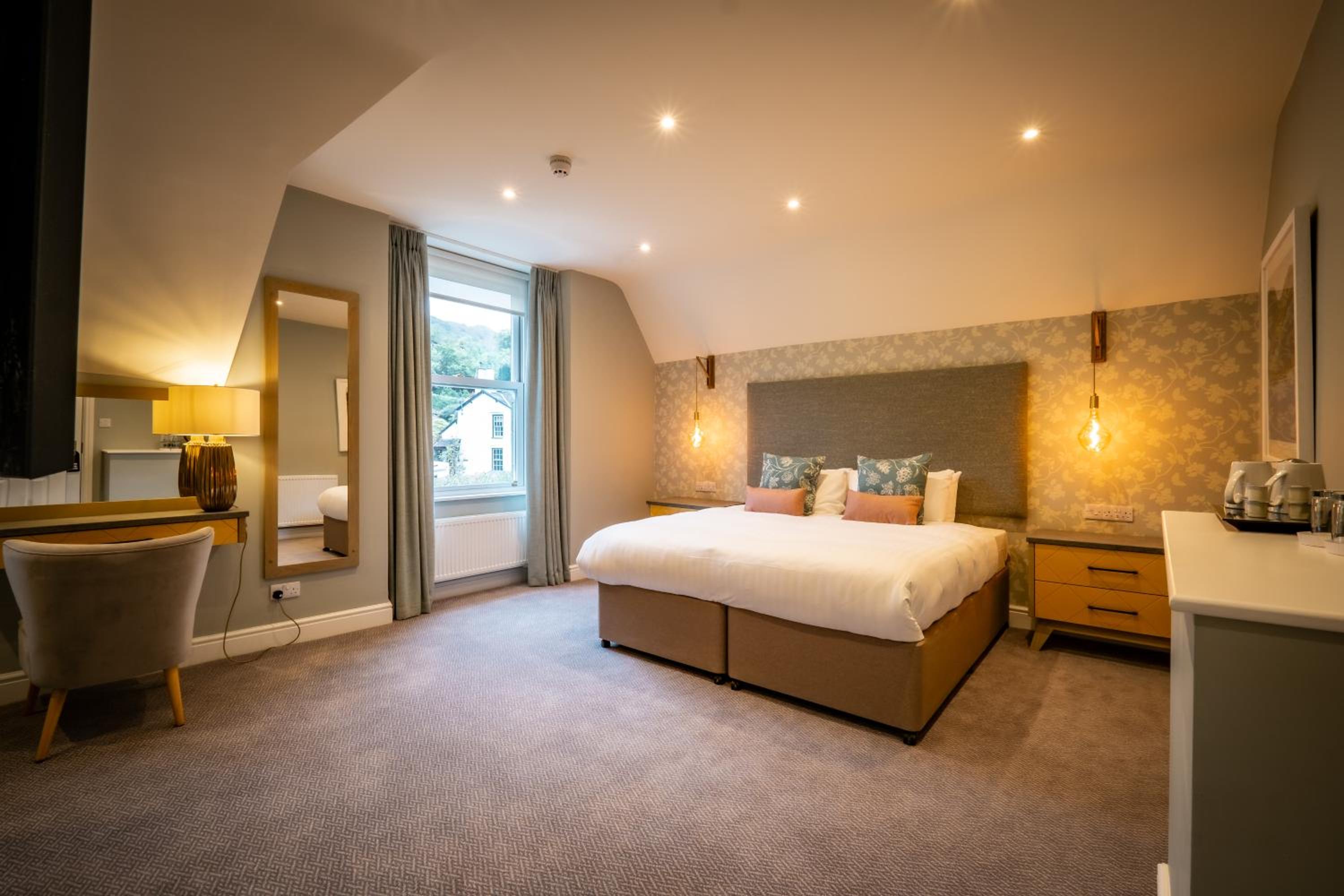 Double or Twin Room with Private Bathroom - Photo 16