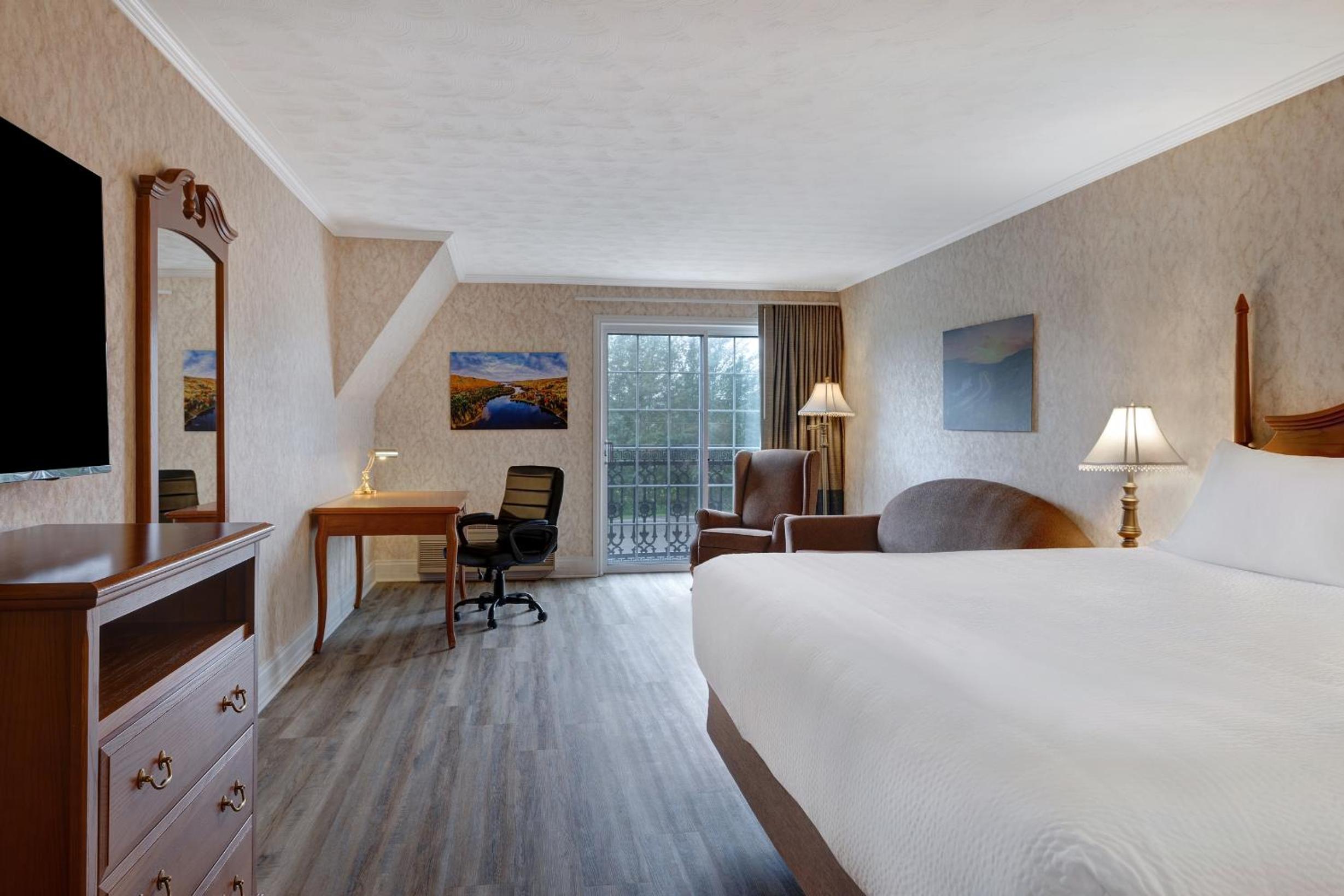 King Room with Sofa Bed - Upper Floor - Non-Smoking - Photo 4