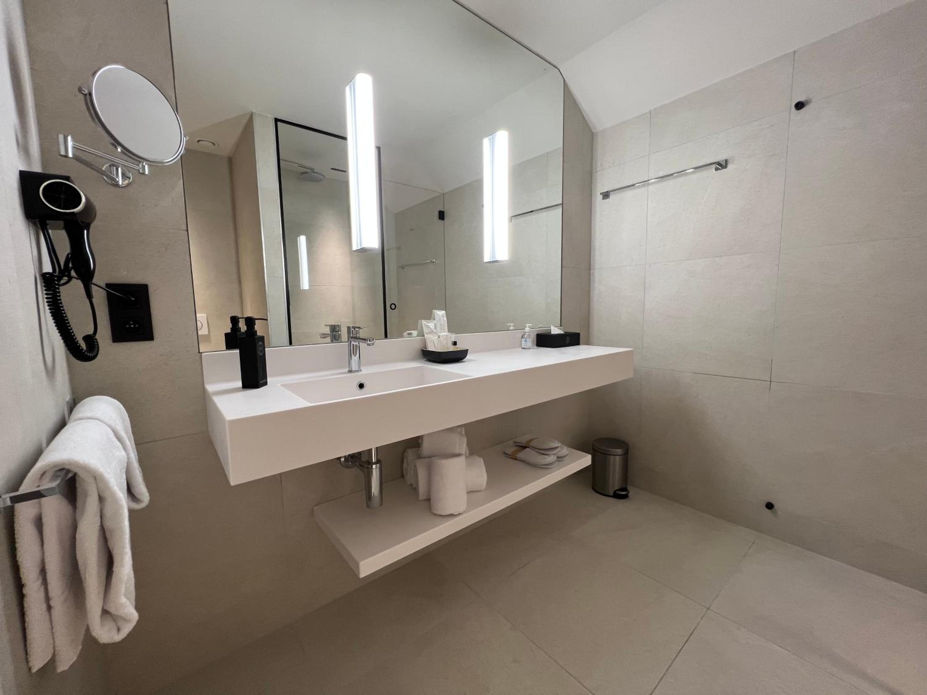 Deluxe Triple Room photo 3