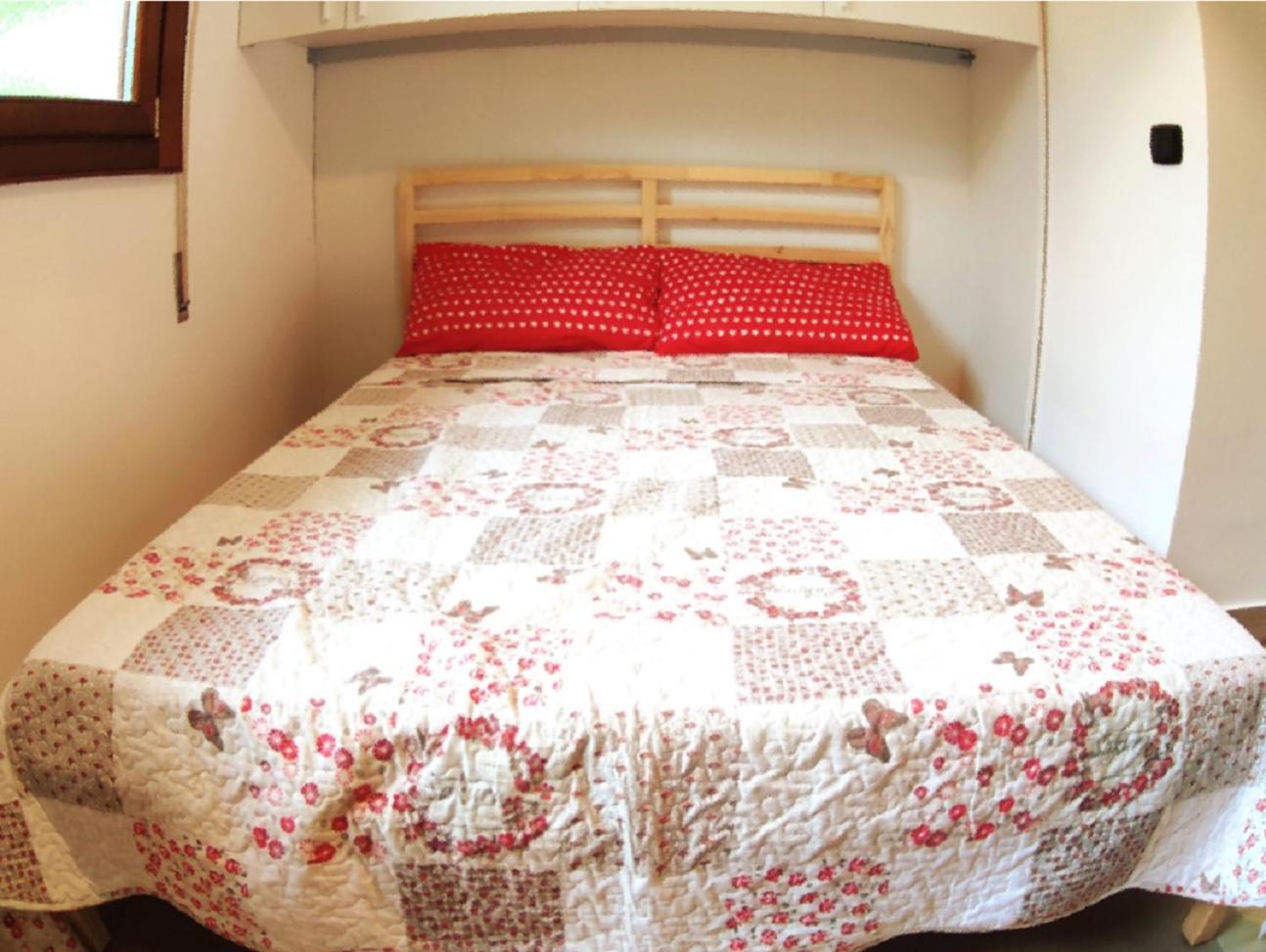 One-Bedroom House photo 1