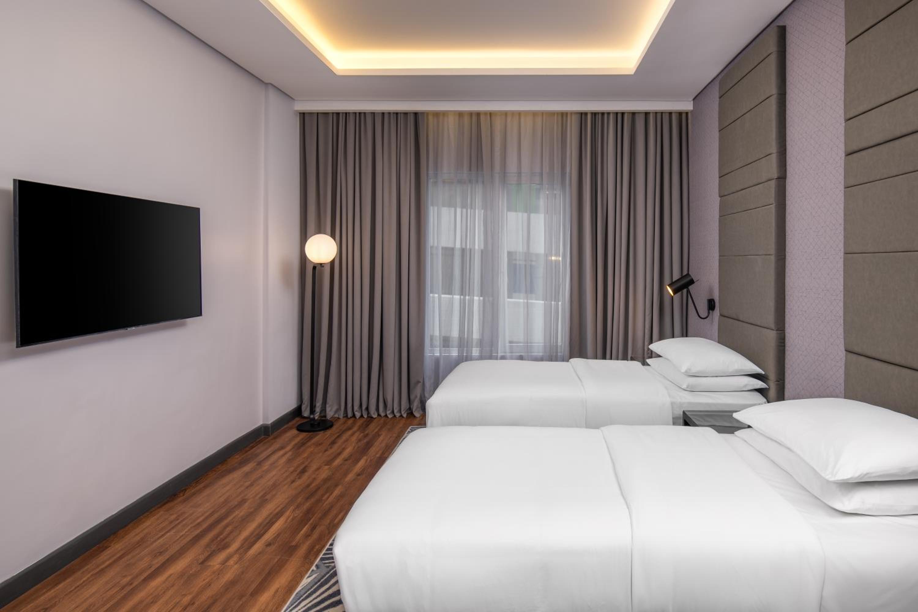 Standard Twin, Guest Room, 2 Twin/Single Bed(S), City View photo 3