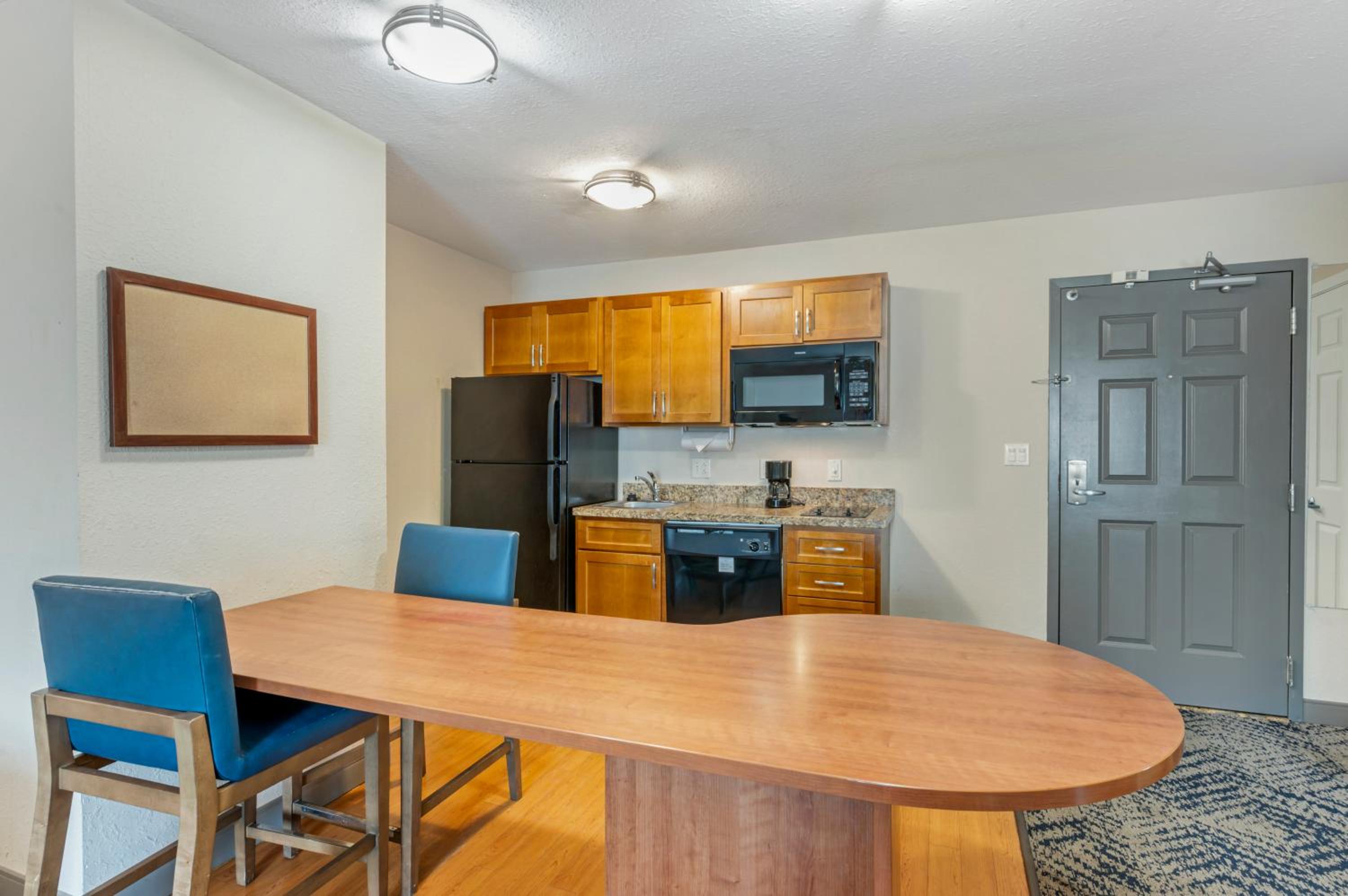 One-Bedroom Suite - Photo 8