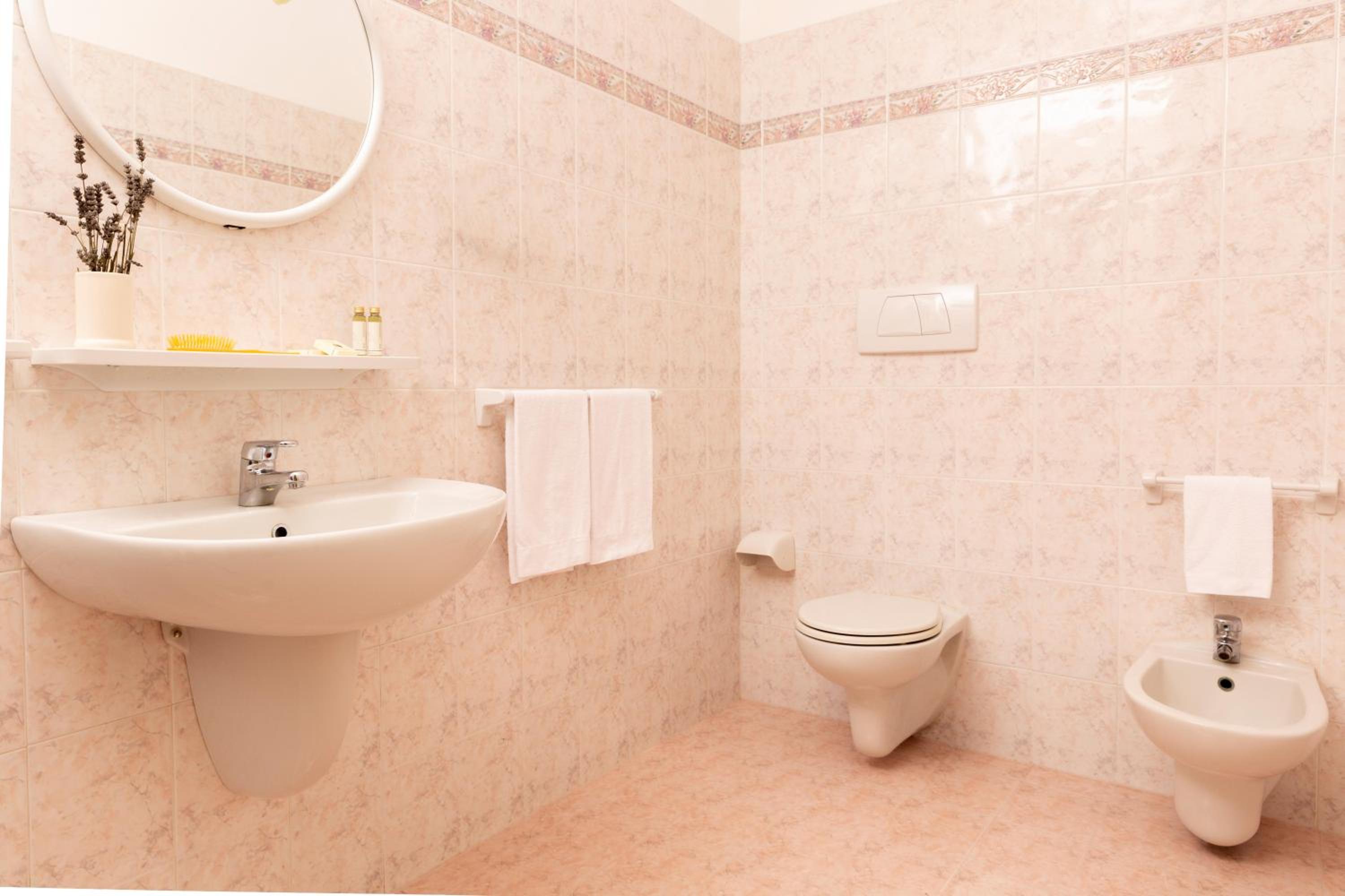 Comfort Triple Room - Photo 8