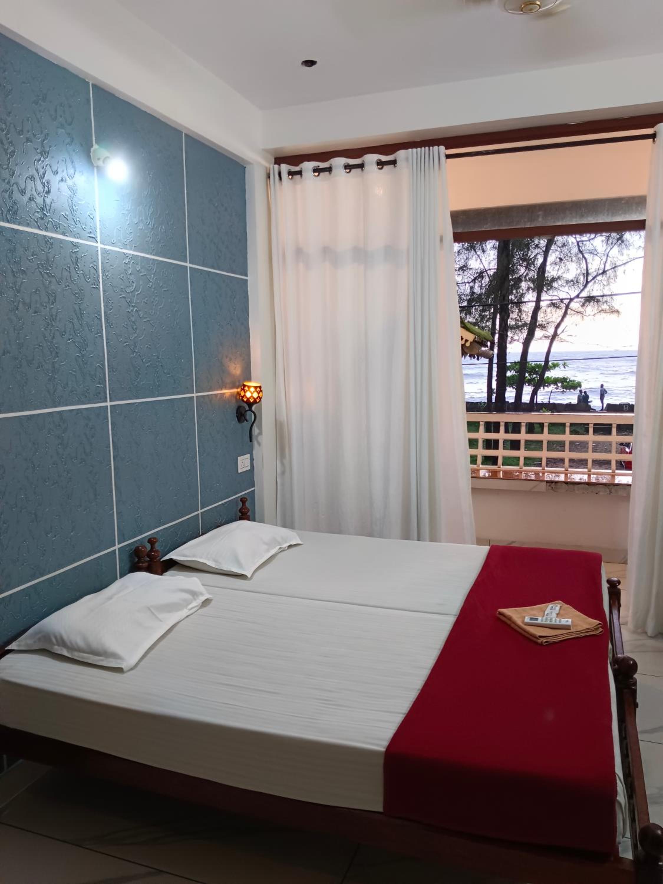 Double Room with Sea View photo 3