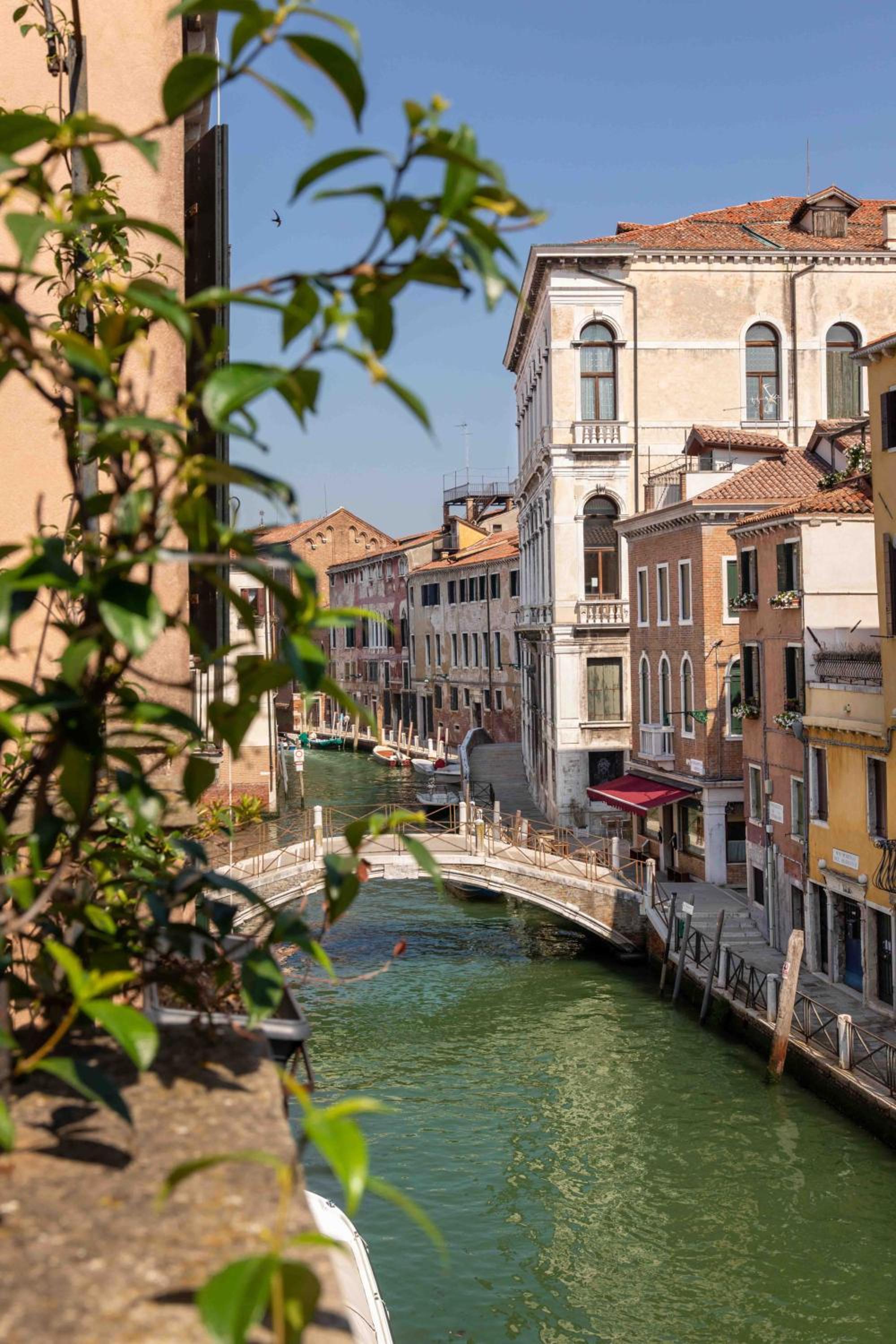 Suite with Terrace and Canal View photo 2