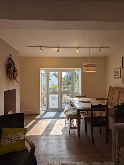 Three-Bedroom House photo 3